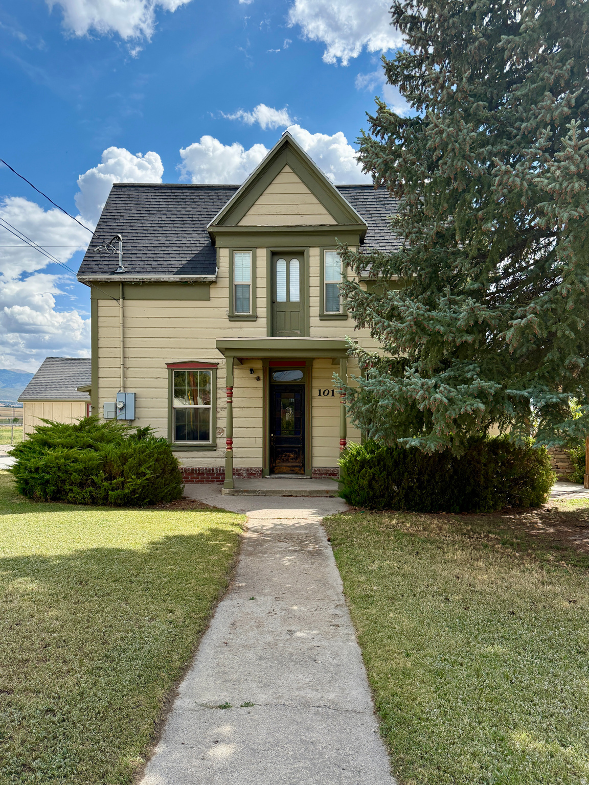 COUNTRY ROAD HAVEN - Residential