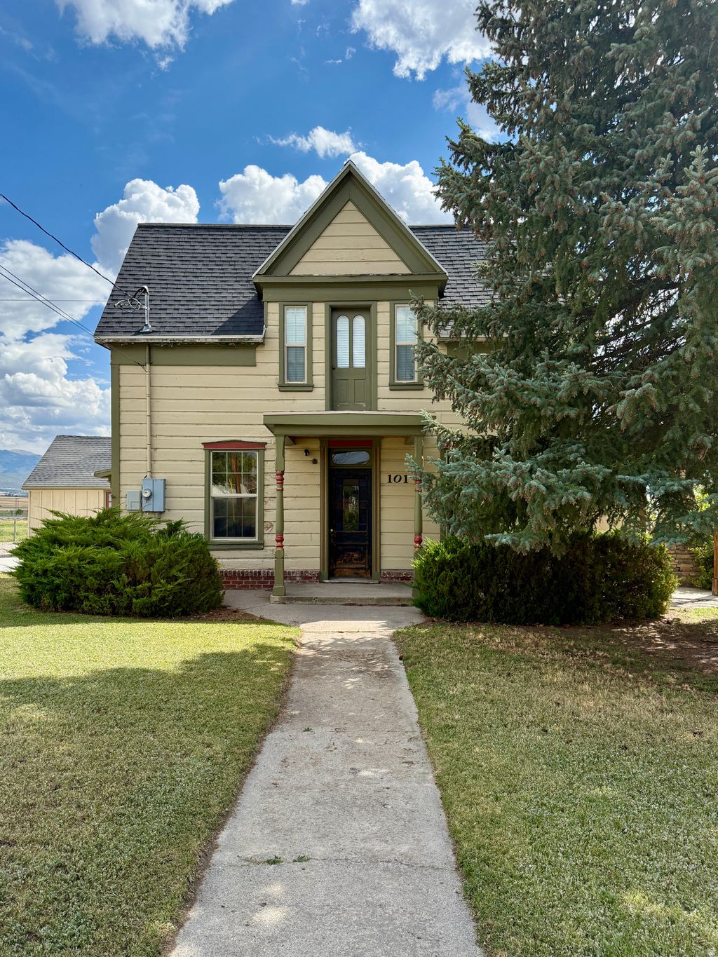 Photo of 101 W 300 S, Fairview, UT 84629 (MLS # 2148984)