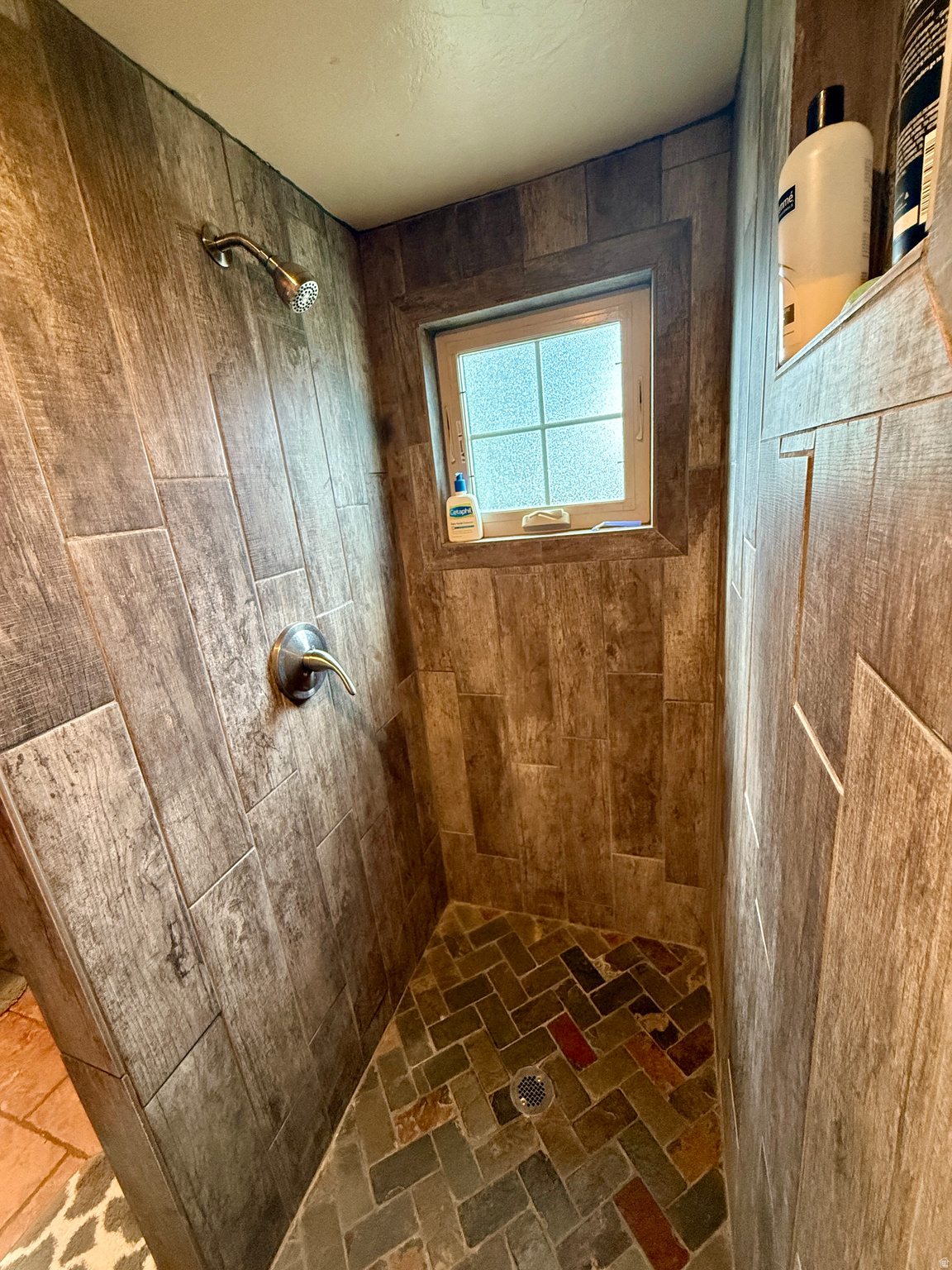 COUNTRY ROAD HAVEN - Residential