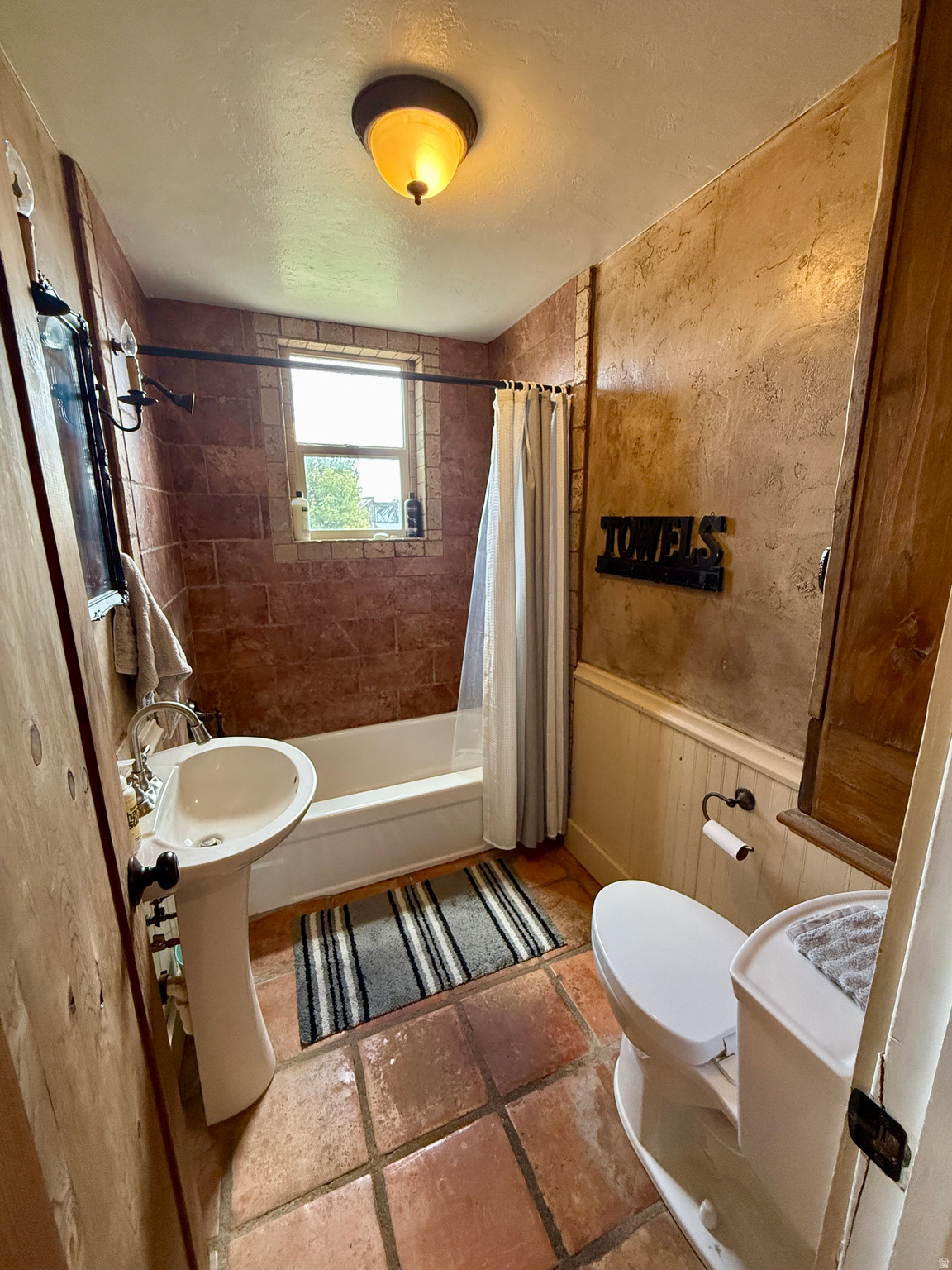 COUNTRY ROAD HAVEN - Residential