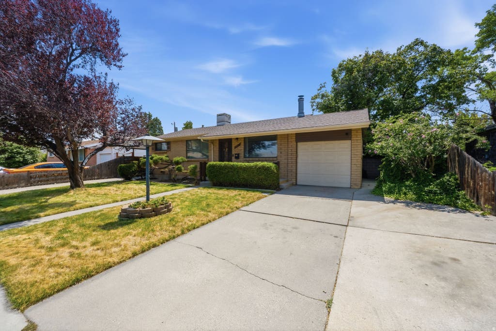 Photo of 4067 W 5050 S, Salt Lake City, UT 84118 (MLS # 2179240)