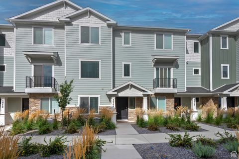 Photo of 3944 N EAGLE POINT LN N, Eagle Mountain, UT 84005 (MLS # 2110759)