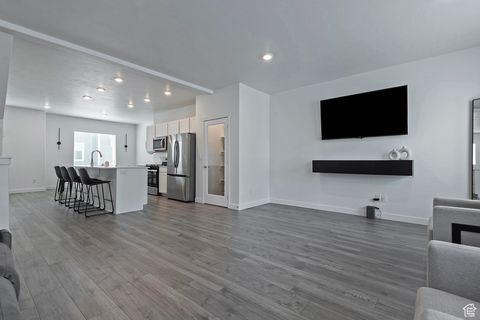 Tiny photo for 3944 N EAGLE POINT LN N, Eagle Mountain, UT 84005 (MLS # 2110759)
