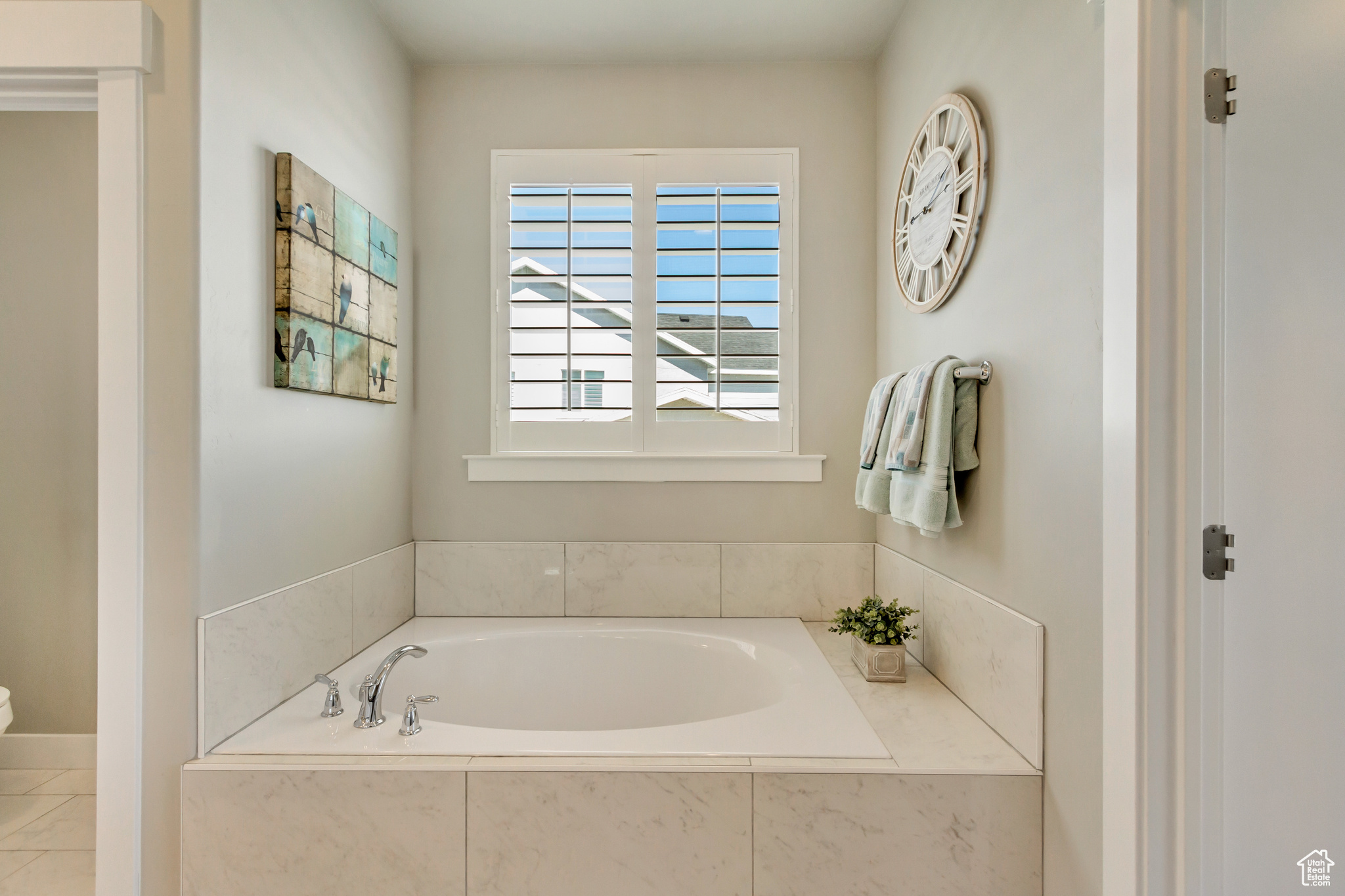 Saratoga Springs, Utah 84045, United States, 7 Bedrooms Bedrooms, ,3 BathroomsBathrooms,Residential,Pending,119324