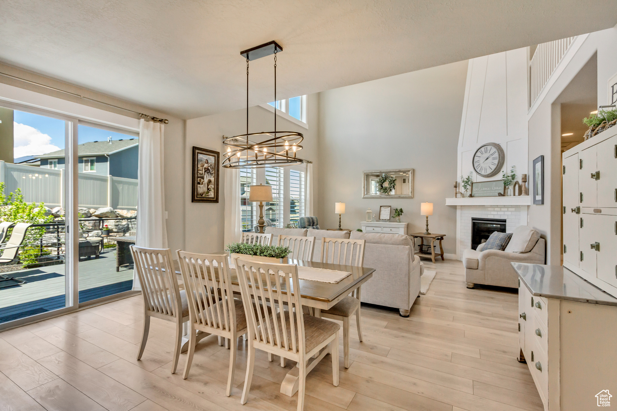 Saratoga Springs, Utah 84045, United States, 7 Bedrooms Bedrooms, ,3 BathroomsBathrooms,Residential,Pending,119324