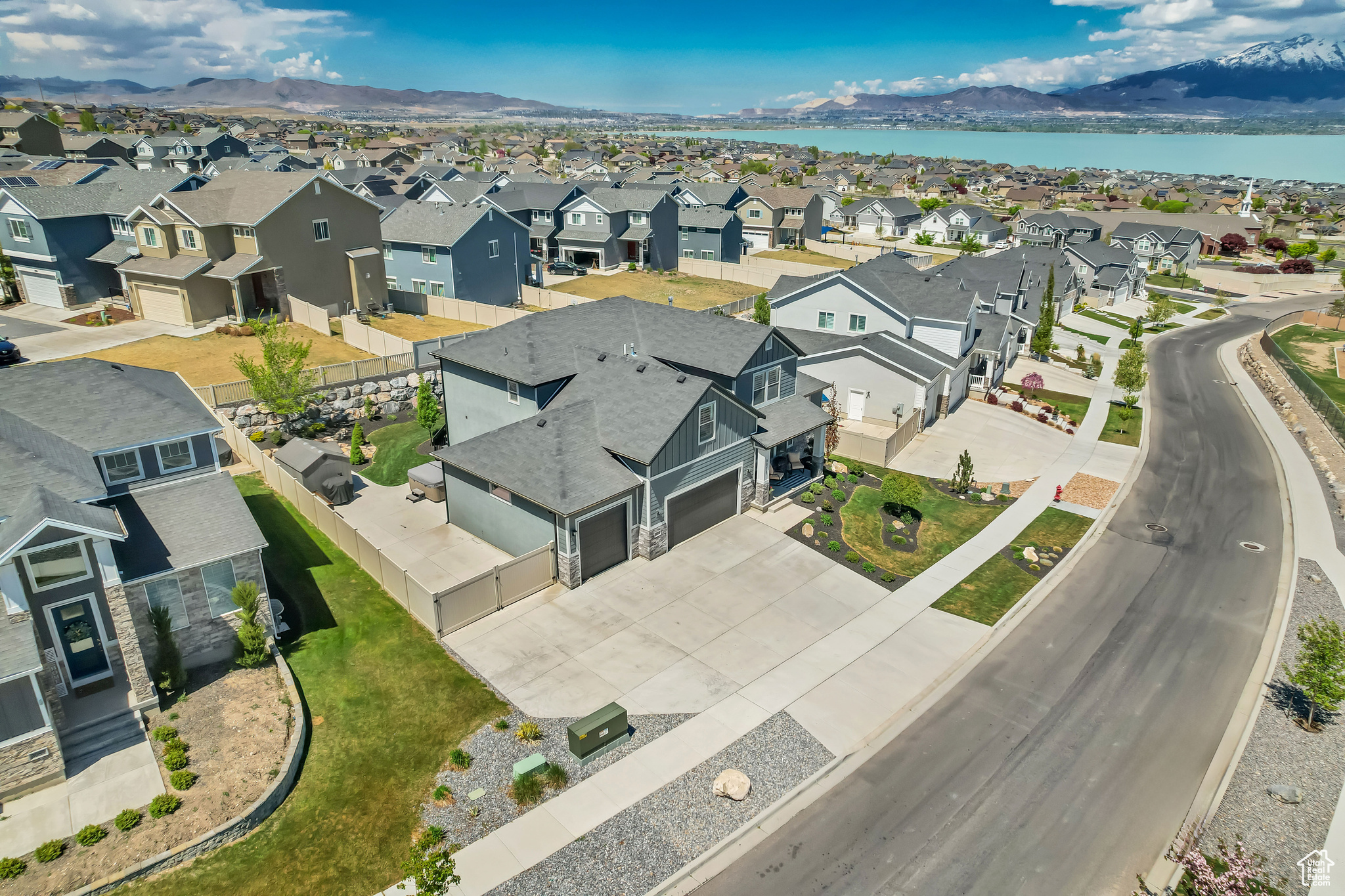 Saratoga Springs, Utah 84045, United States, 7 Bedrooms Bedrooms, ,3 BathroomsBathrooms,Residential,Pending,119324