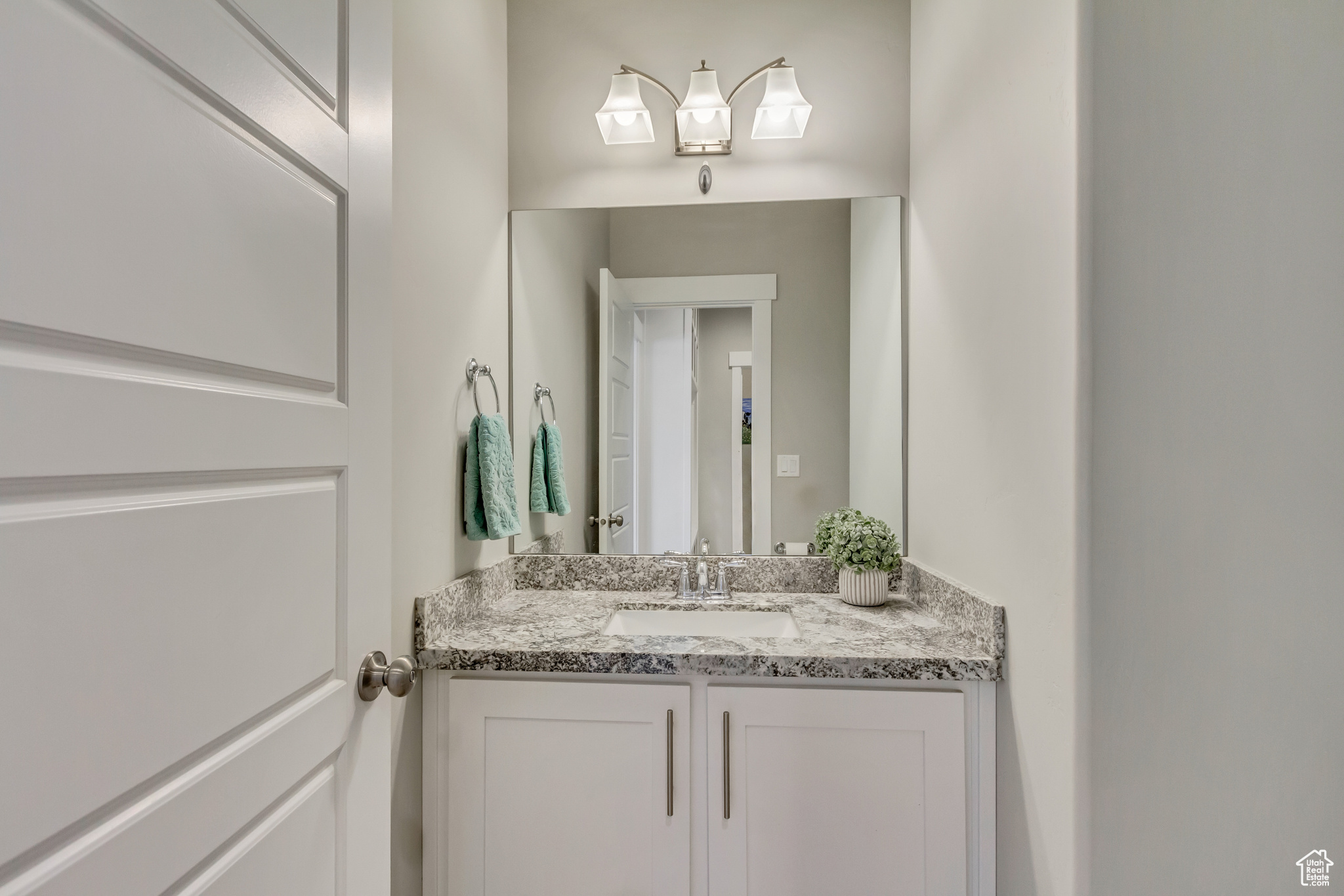 Saratoga Springs, Utah 84045, United States, 7 Bedrooms Bedrooms, ,3 BathroomsBathrooms,Residential,Pending,119324