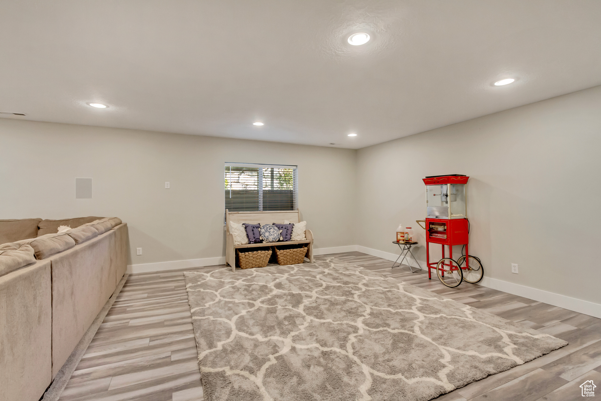 Saratoga Springs, Utah 84045, United States, 7 Bedrooms Bedrooms, ,3 BathroomsBathrooms,Residential,Pending,119324