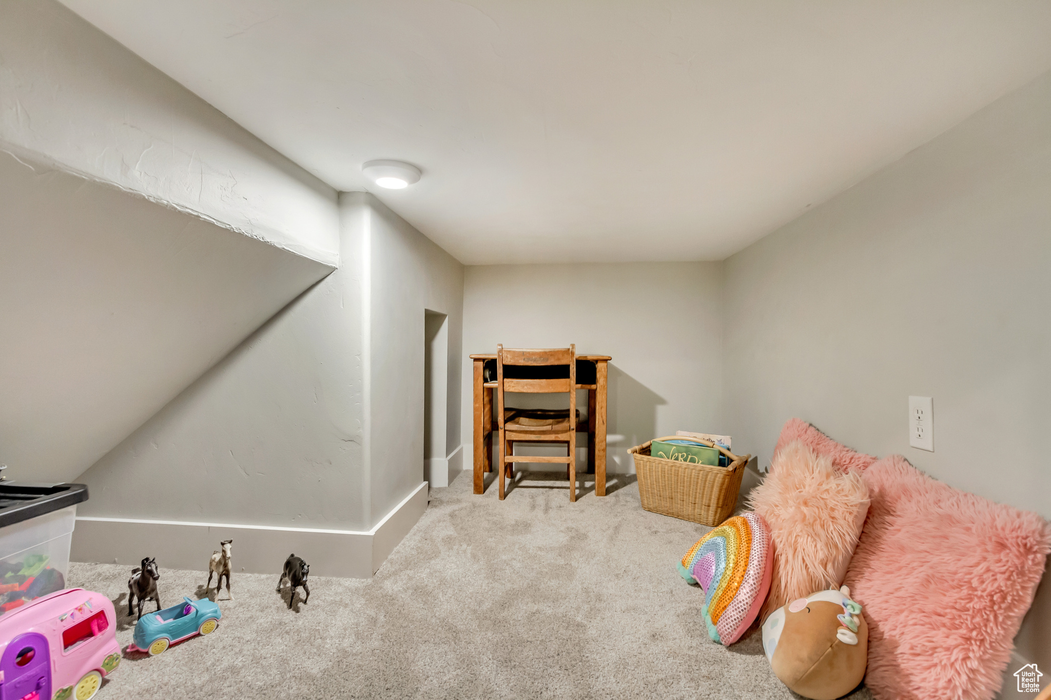 Saratoga Springs, Utah 84045, United States, 7 Bedrooms Bedrooms, ,3 BathroomsBathrooms,Residential,Pending,119324