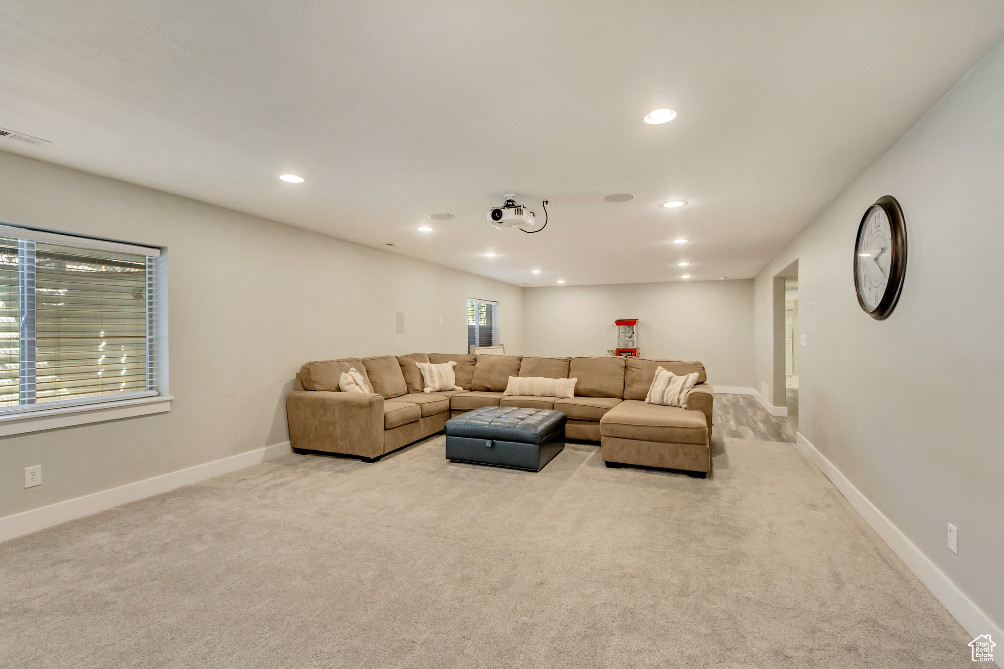 Saratoga Springs, Utah 84045, United States, 7 Bedrooms Bedrooms, ,3 BathroomsBathrooms,Residential,Pending,119324