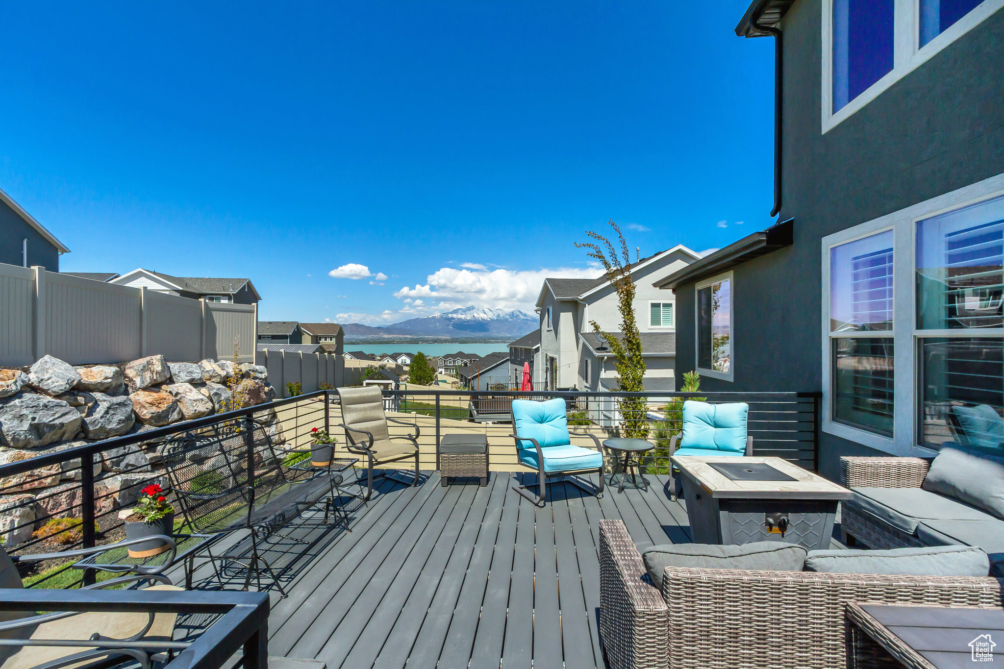 Saratoga Springs, Utah 84045, United States, 7 Bedrooms Bedrooms, ,3 BathroomsBathrooms,Residential,Pending,119324