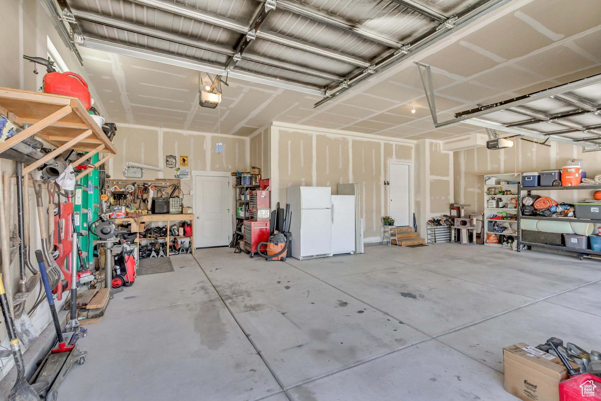 Saratoga Springs, Utah 84045, United States, 7 Bedrooms Bedrooms, ,3 BathroomsBathrooms,Residential,Pending,119324