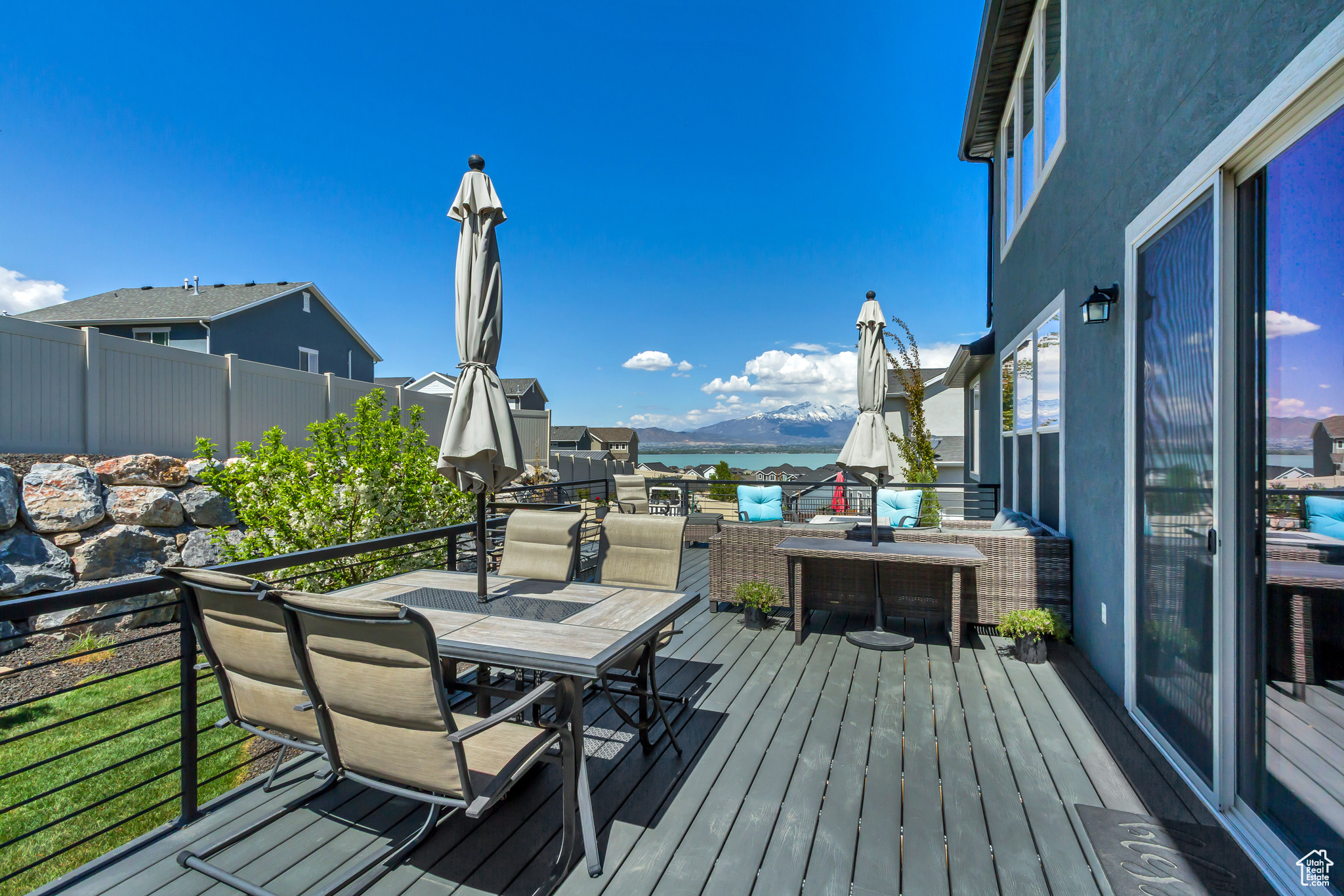 Saratoga Springs, Utah 84045, United States, 7 Bedrooms Bedrooms, ,3 BathroomsBathrooms,Residential,Pending,119324