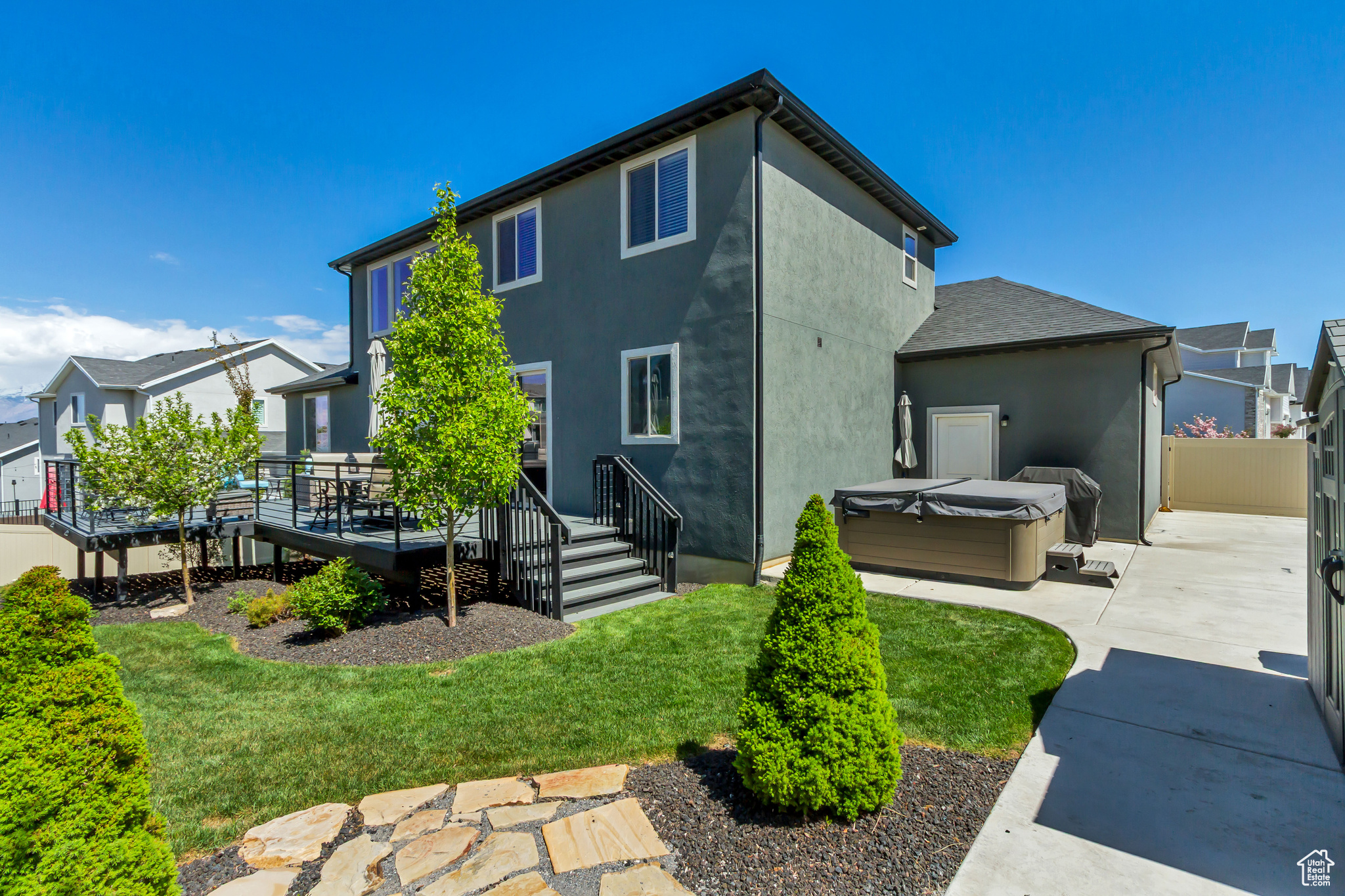 Saratoga Springs, Utah 84045, United States, 7 Bedrooms Bedrooms, ,3 BathroomsBathrooms,Residential,Pending,119324