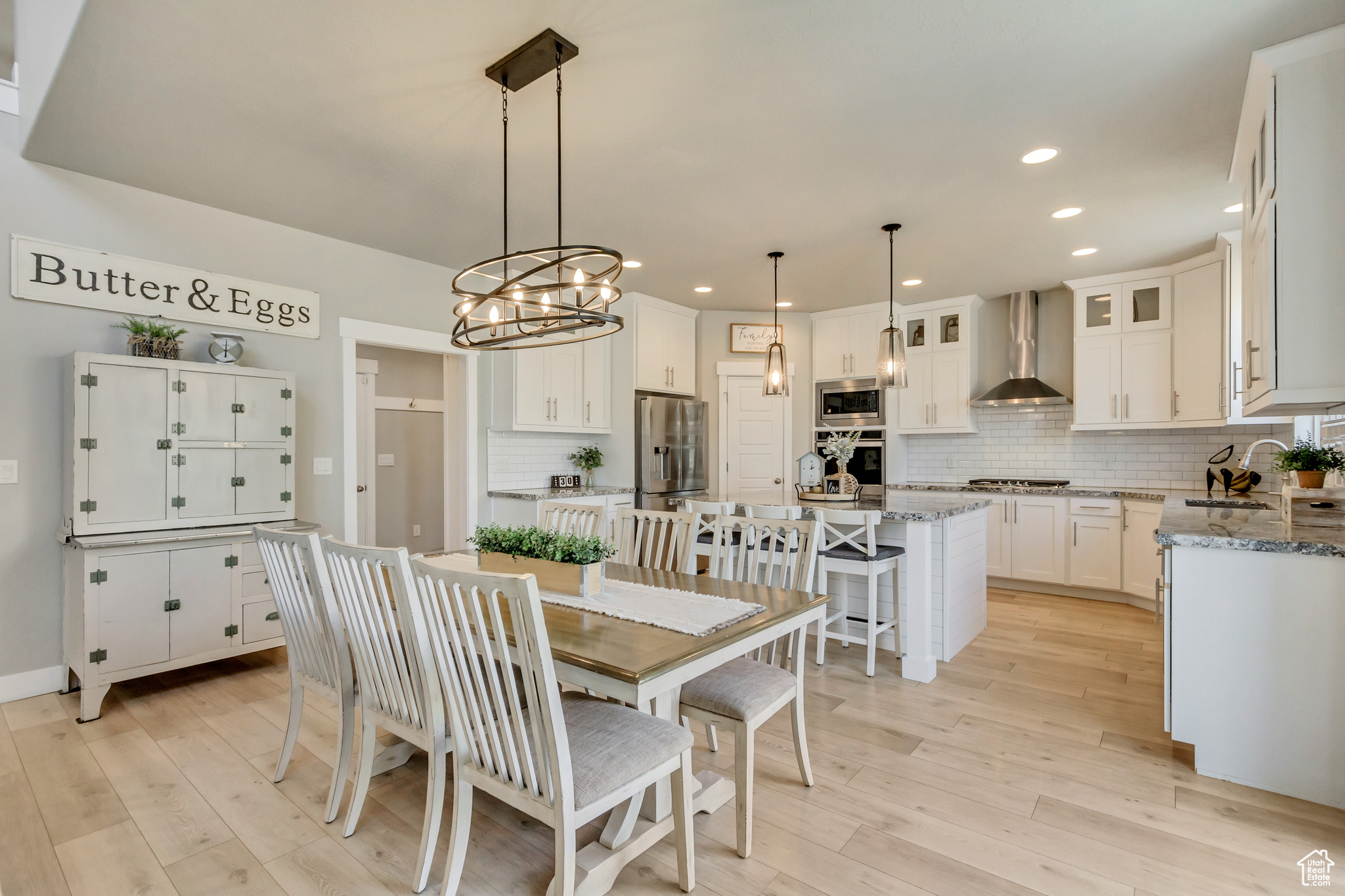 Saratoga Springs, Utah 84045, United States, 7 Bedrooms Bedrooms, ,3 BathroomsBathrooms,Residential,Pending,119324