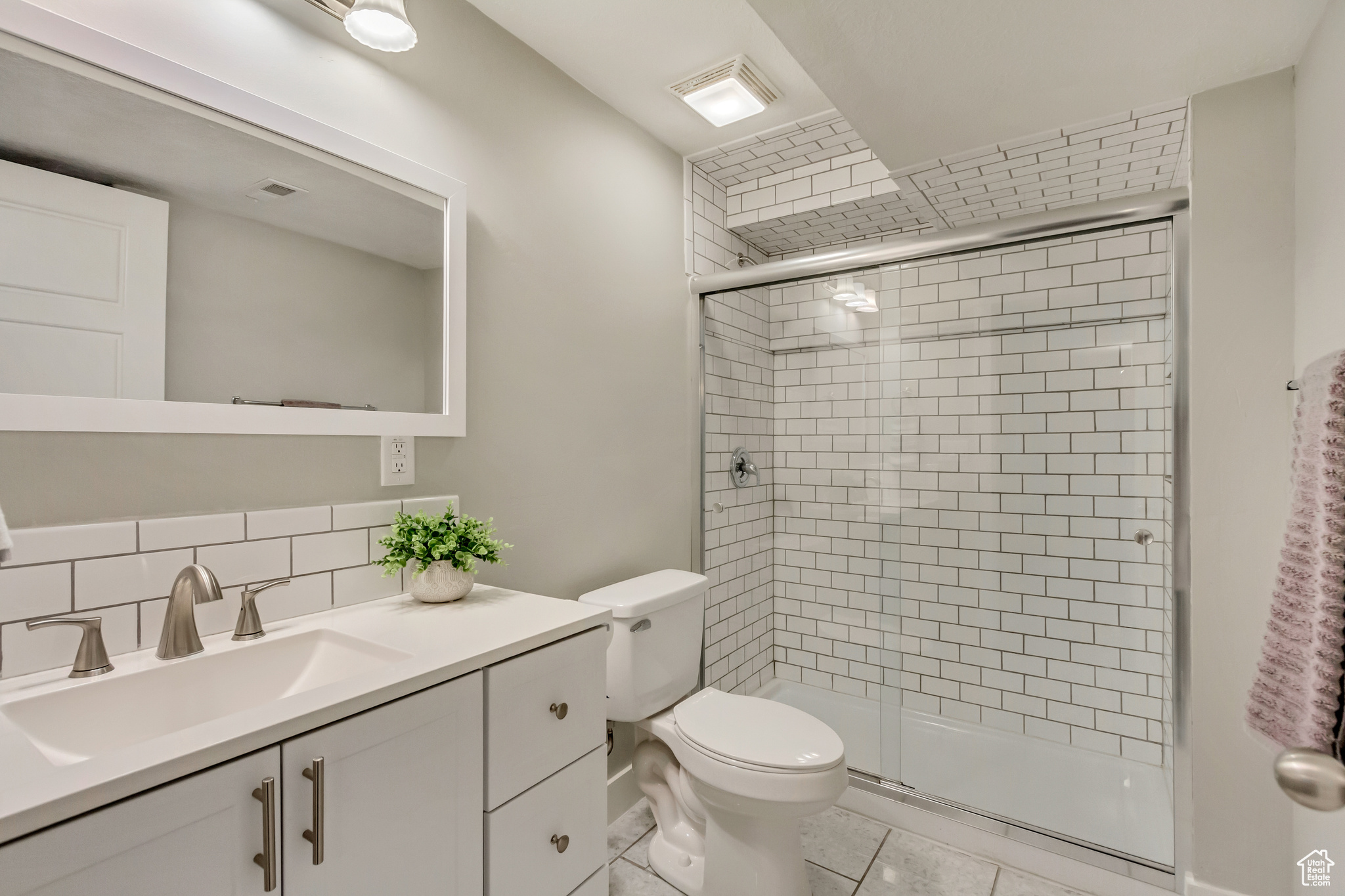 Saratoga Springs, Utah 84045, United States, 7 Bedrooms Bedrooms, ,3 BathroomsBathrooms,Residential,Pending,119324