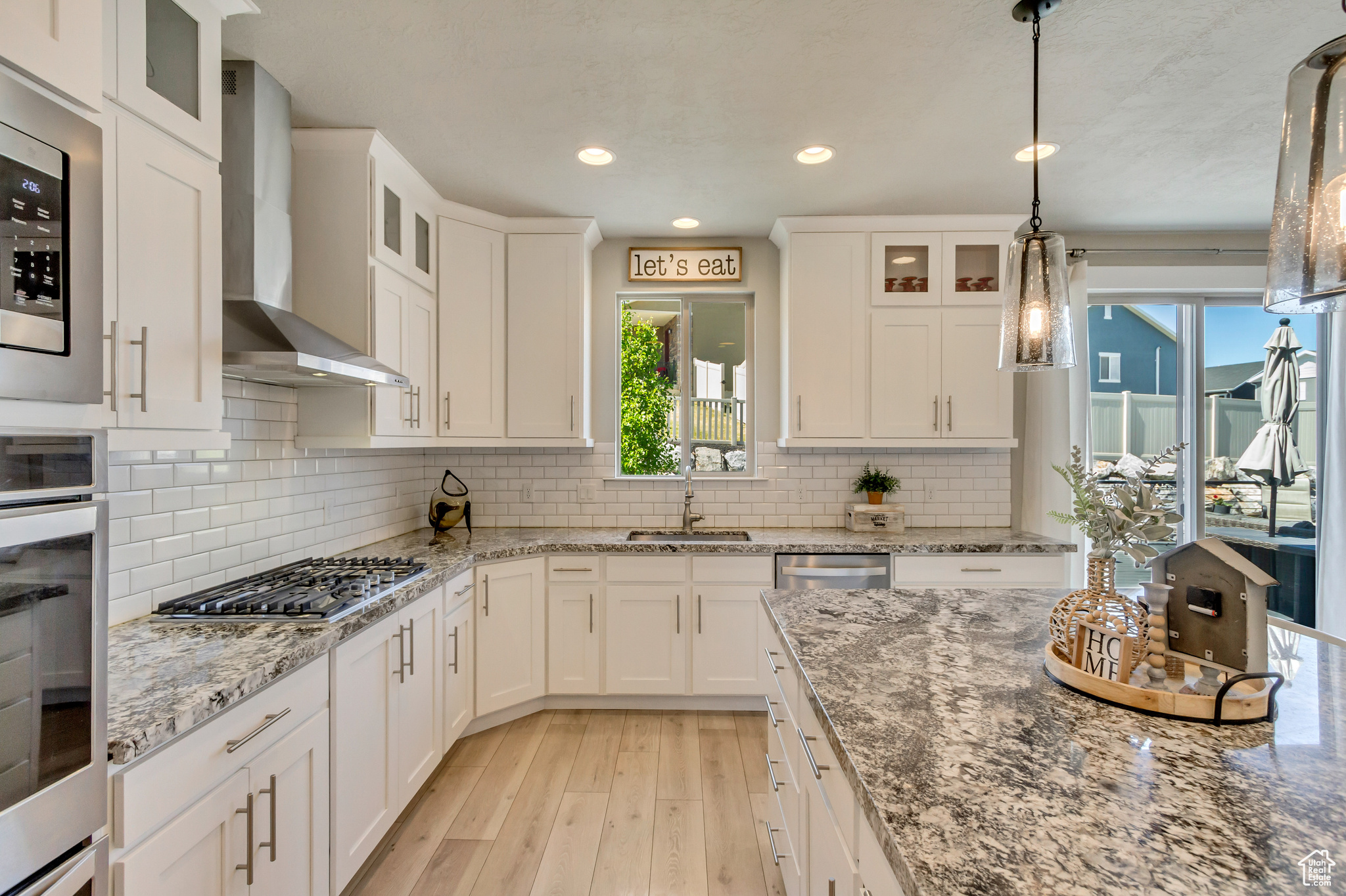 Saratoga Springs, Utah 84045, United States, 7 Bedrooms Bedrooms, ,3 BathroomsBathrooms,Residential,Pending,119324