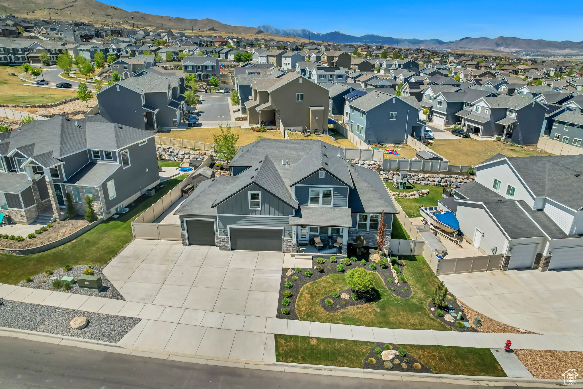 Saratoga Springs, Utah 84045, United States, 7 Bedrooms Bedrooms, ,3 BathroomsBathrooms,Residential,Pending,119324