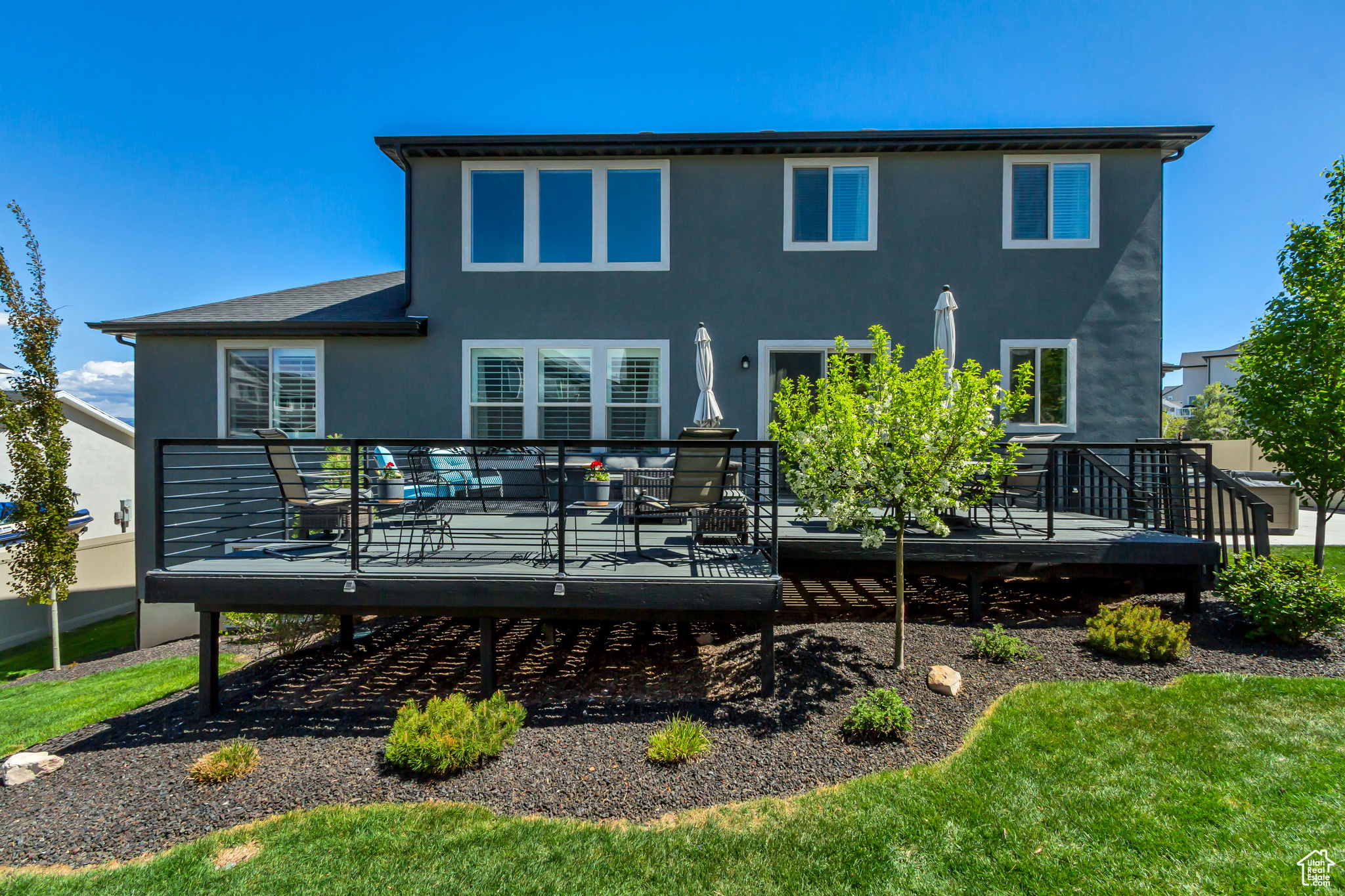 Saratoga Springs, Utah 84045, United States, 7 Bedrooms Bedrooms, ,3 BathroomsBathrooms,Residential,Pending,119324