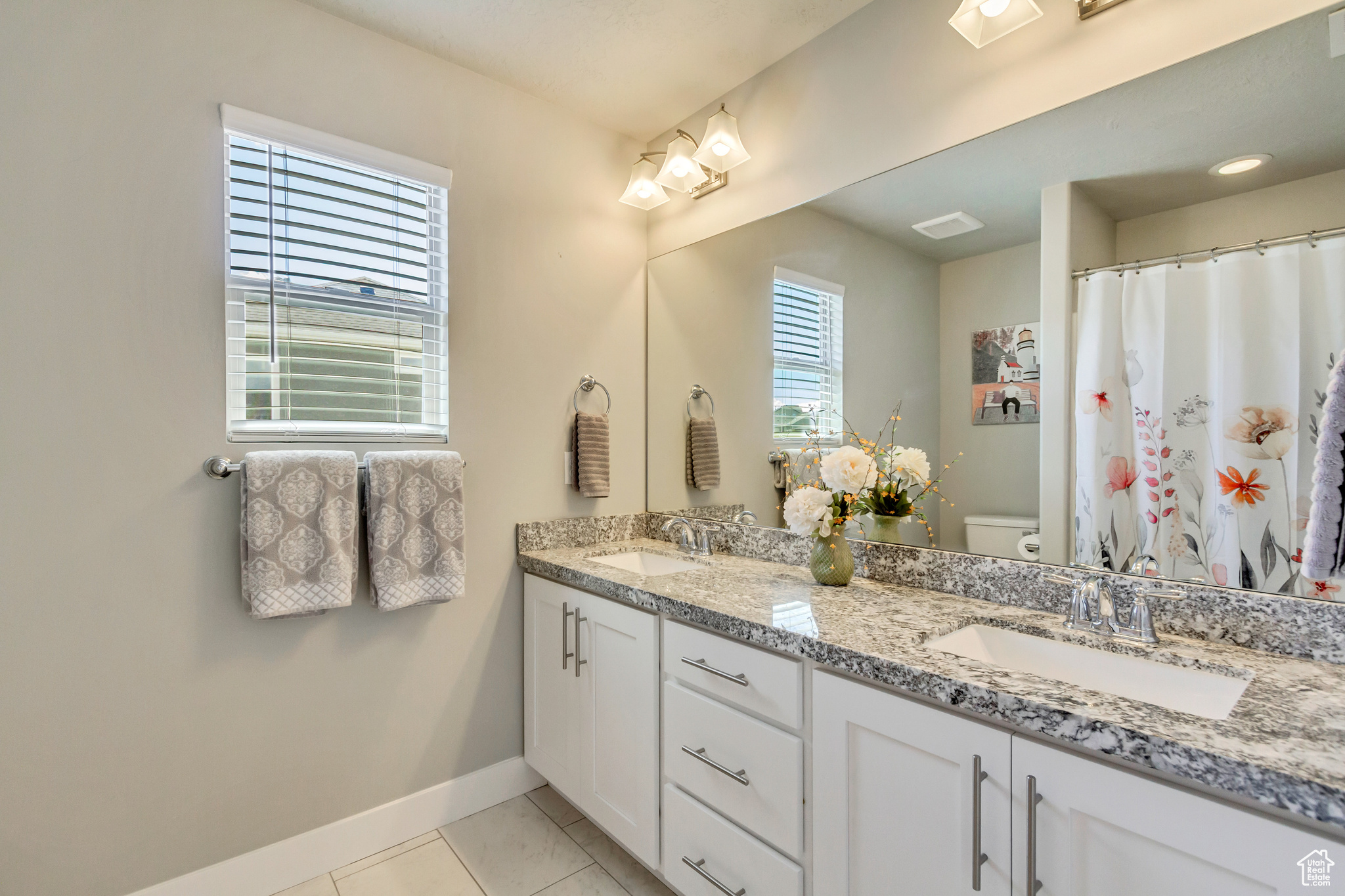 Saratoga Springs, Utah 84045, United States, 7 Bedrooms Bedrooms, ,3 BathroomsBathrooms,Residential,Pending,119324