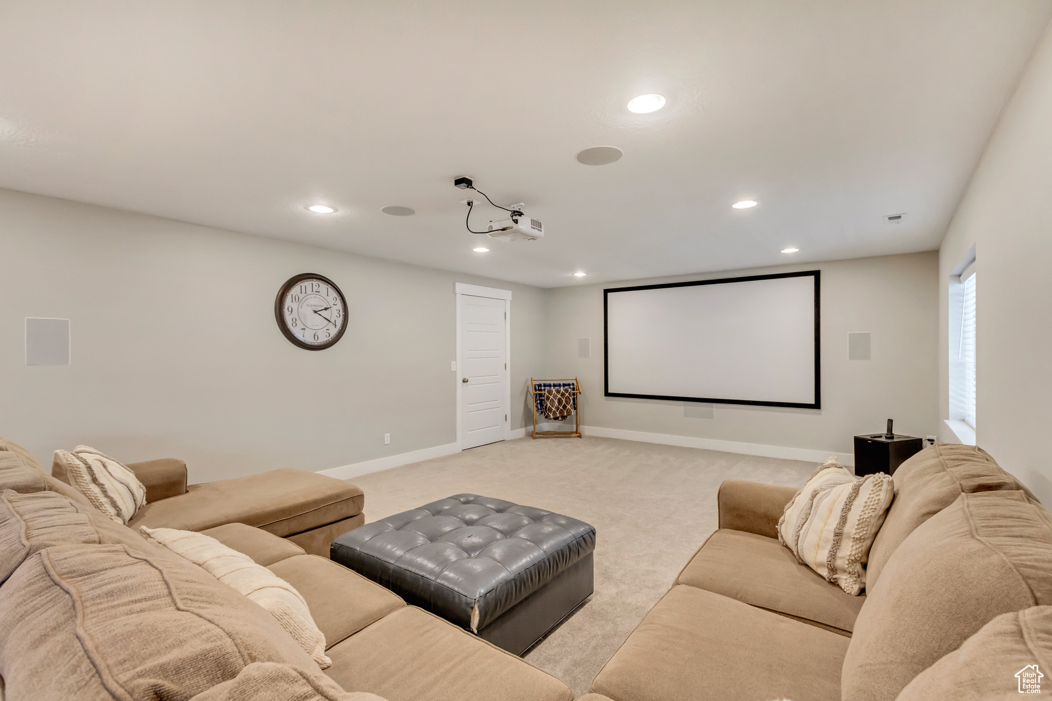 Saratoga Springs, Utah 84045, United States, 7 Bedrooms Bedrooms, ,3 BathroomsBathrooms,Residential,Pending,119324