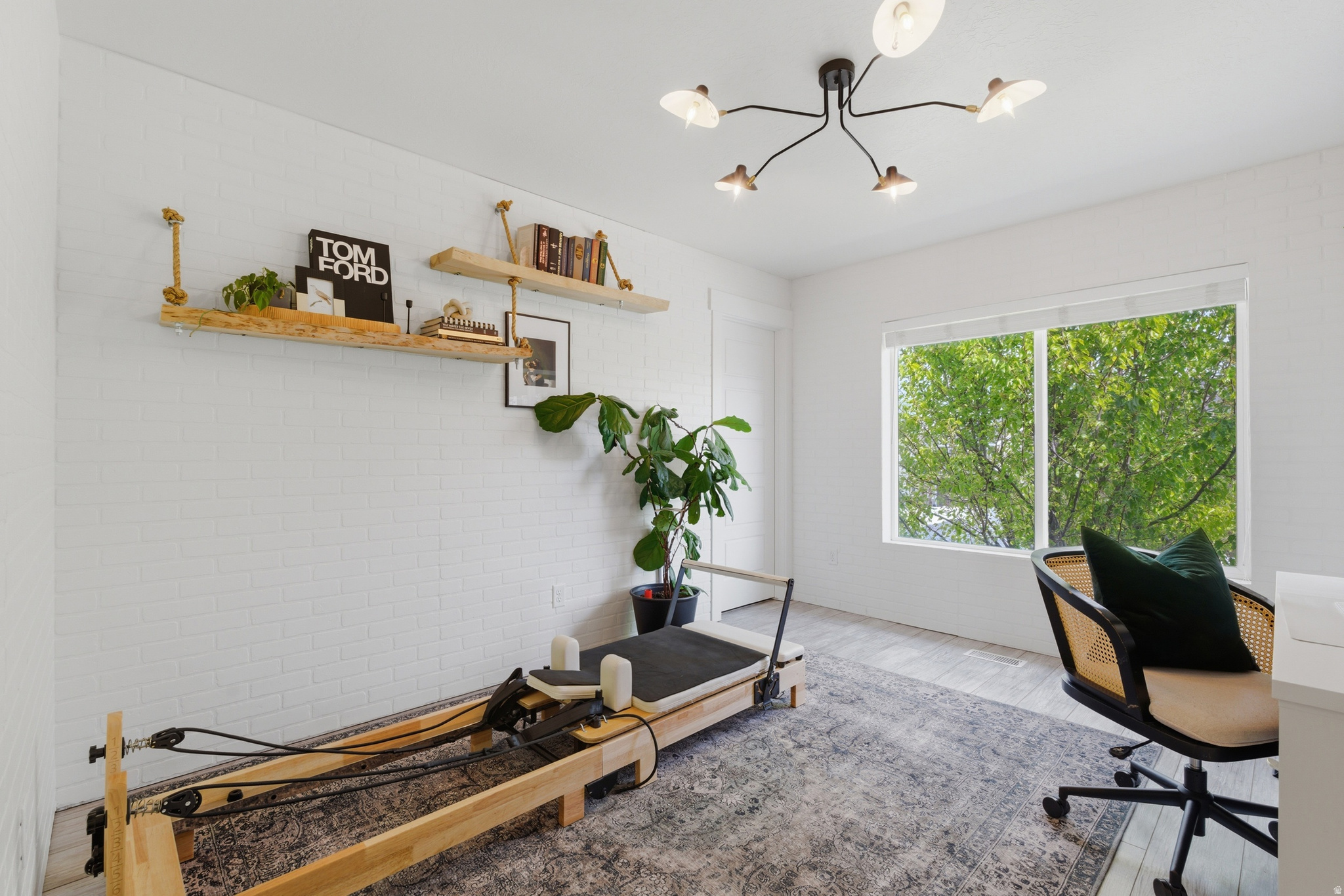 JORDAN WILLOWS - Residential