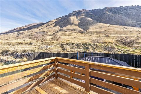Tiny photo for 1404 N SPRING MOUNTAIN RD E, Springville, UT 84663 (MLS # 2143228)