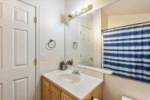 Tiny photo for 1404 N SPRING MOUNTAIN RD E, Springville, UT 84663 (MLS # 2143228)