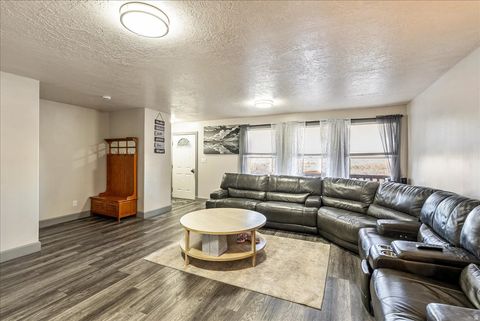 Tiny photo for 1404 N SPRING MOUNTAIN RD E, Springville, UT 84663 (MLS # 2143228)