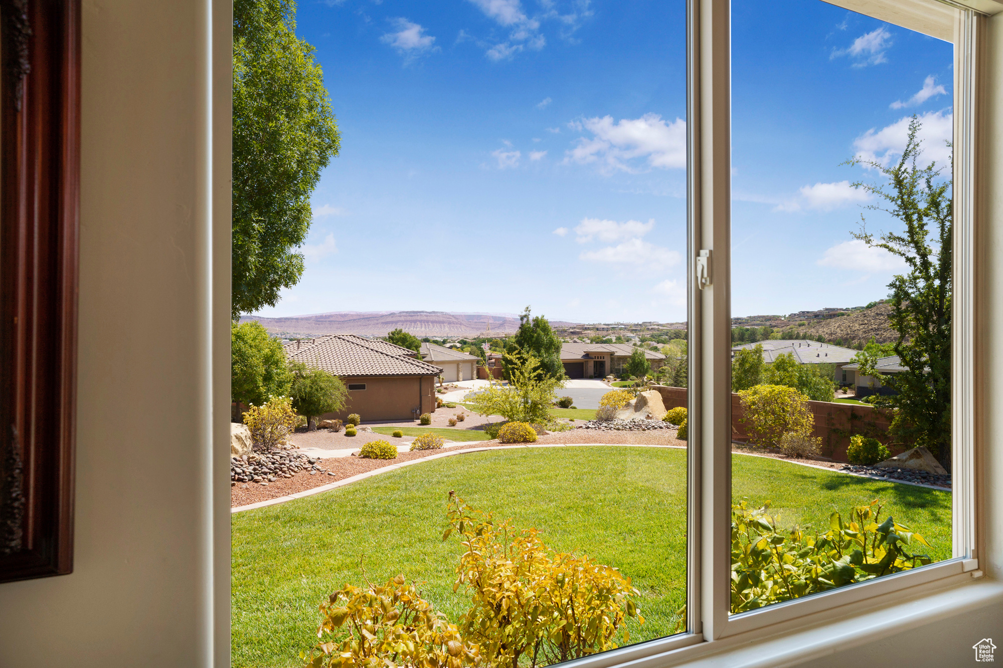 RIVERSIDE CLIFFS SUBDIVISION PH 2 - Residential