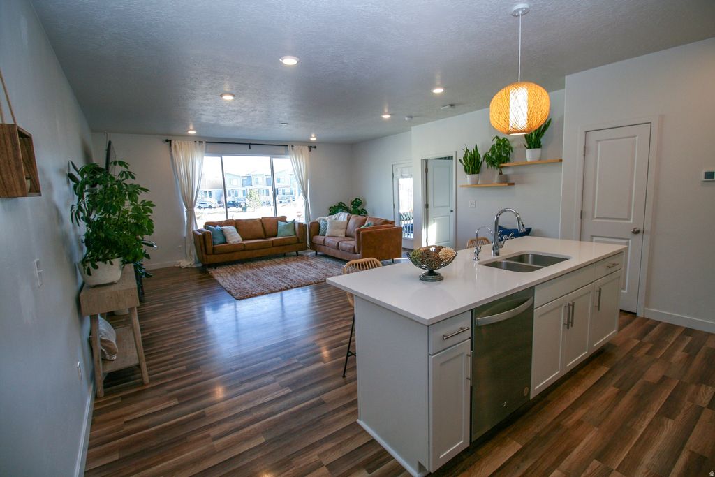 Photo of 1048 W AZUL MEADOWS WAY, Bluffdale, UT 84065 (MLS # 2139262)