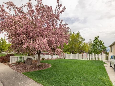 Tiny photo for 341 W 600 N, Lindon, UT 84042 (MLS # 2147068)