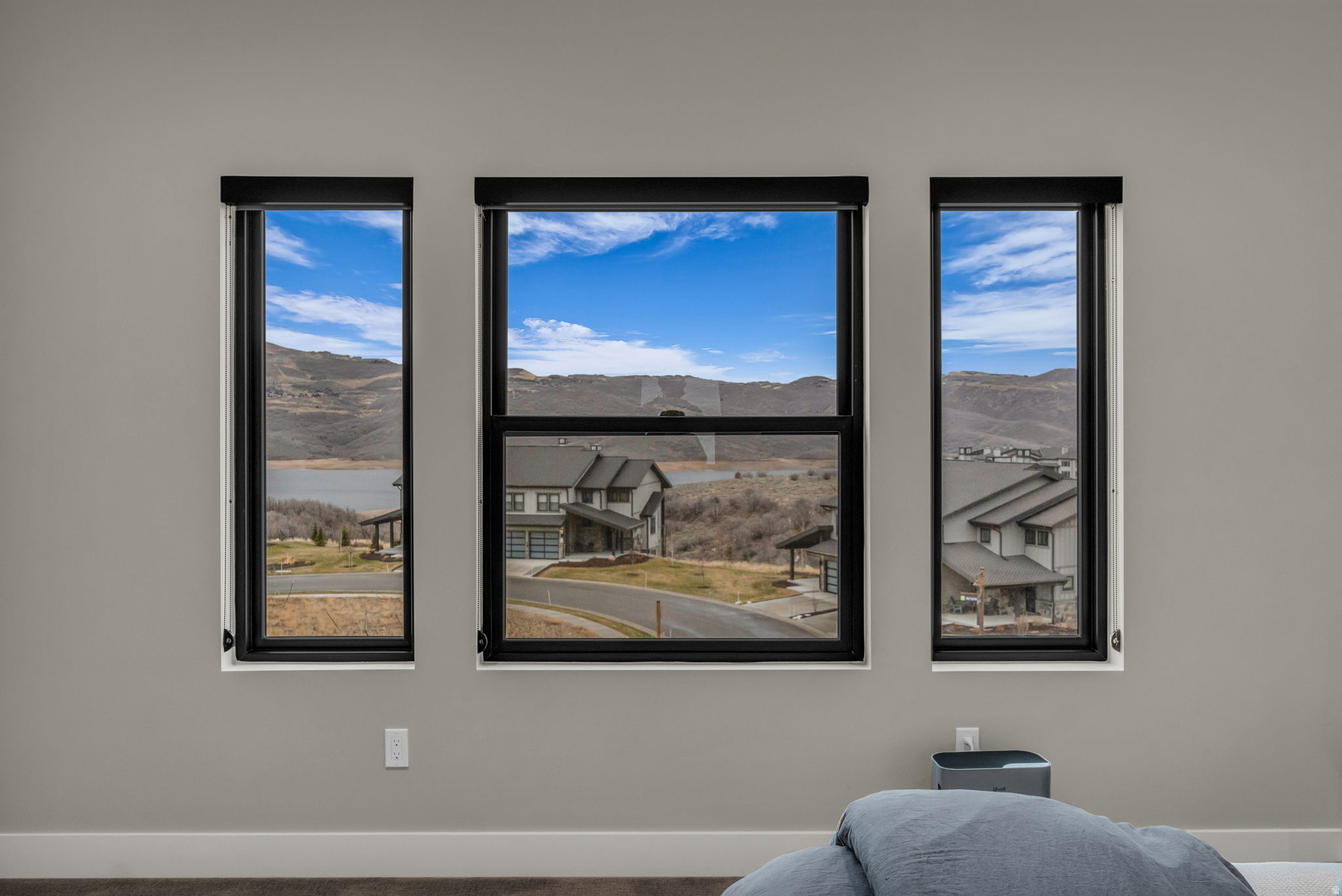 MAYFLOWER LAKESIDE - Residential