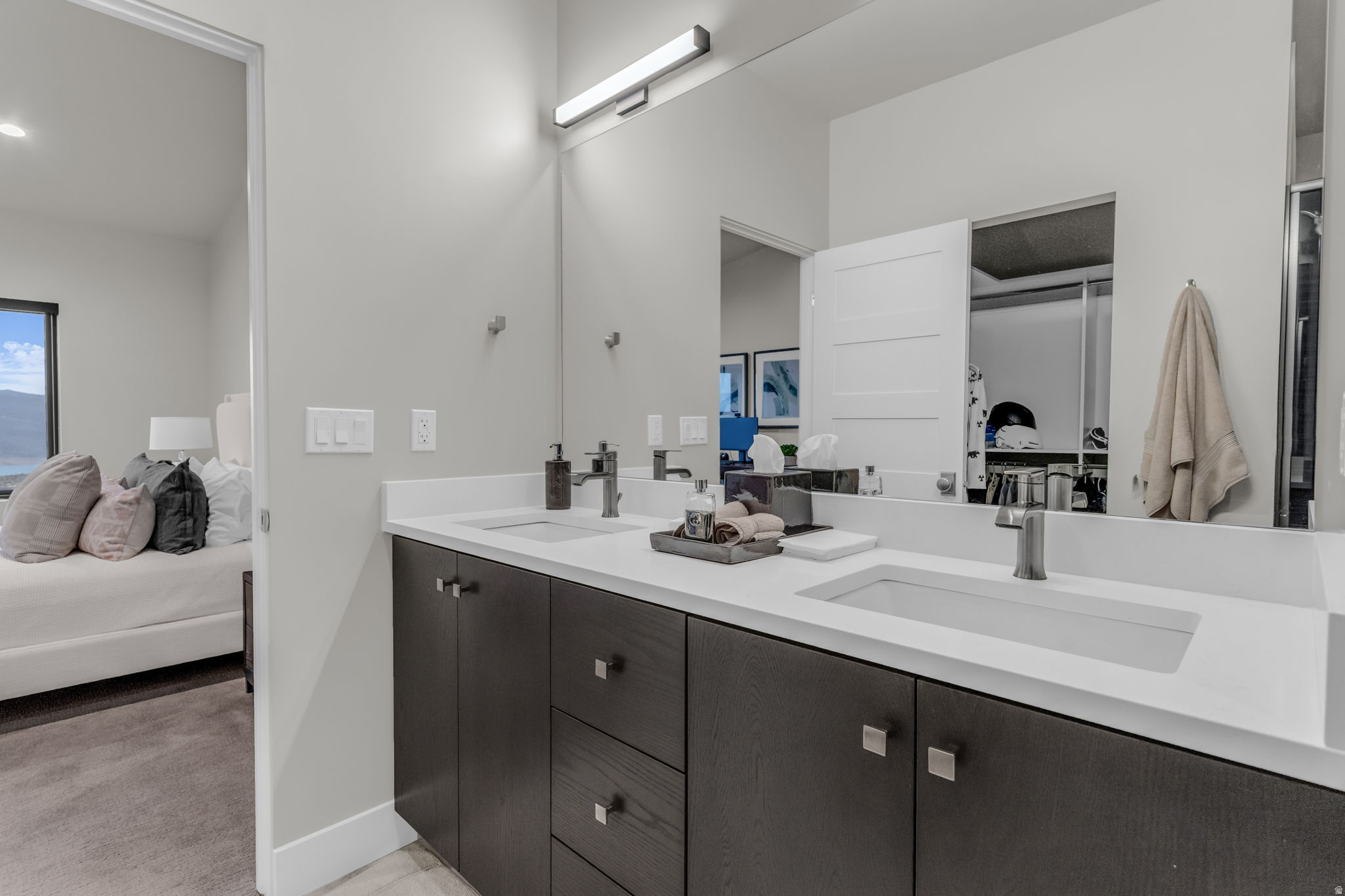 MAYFLOWER LAKESIDE - Residential