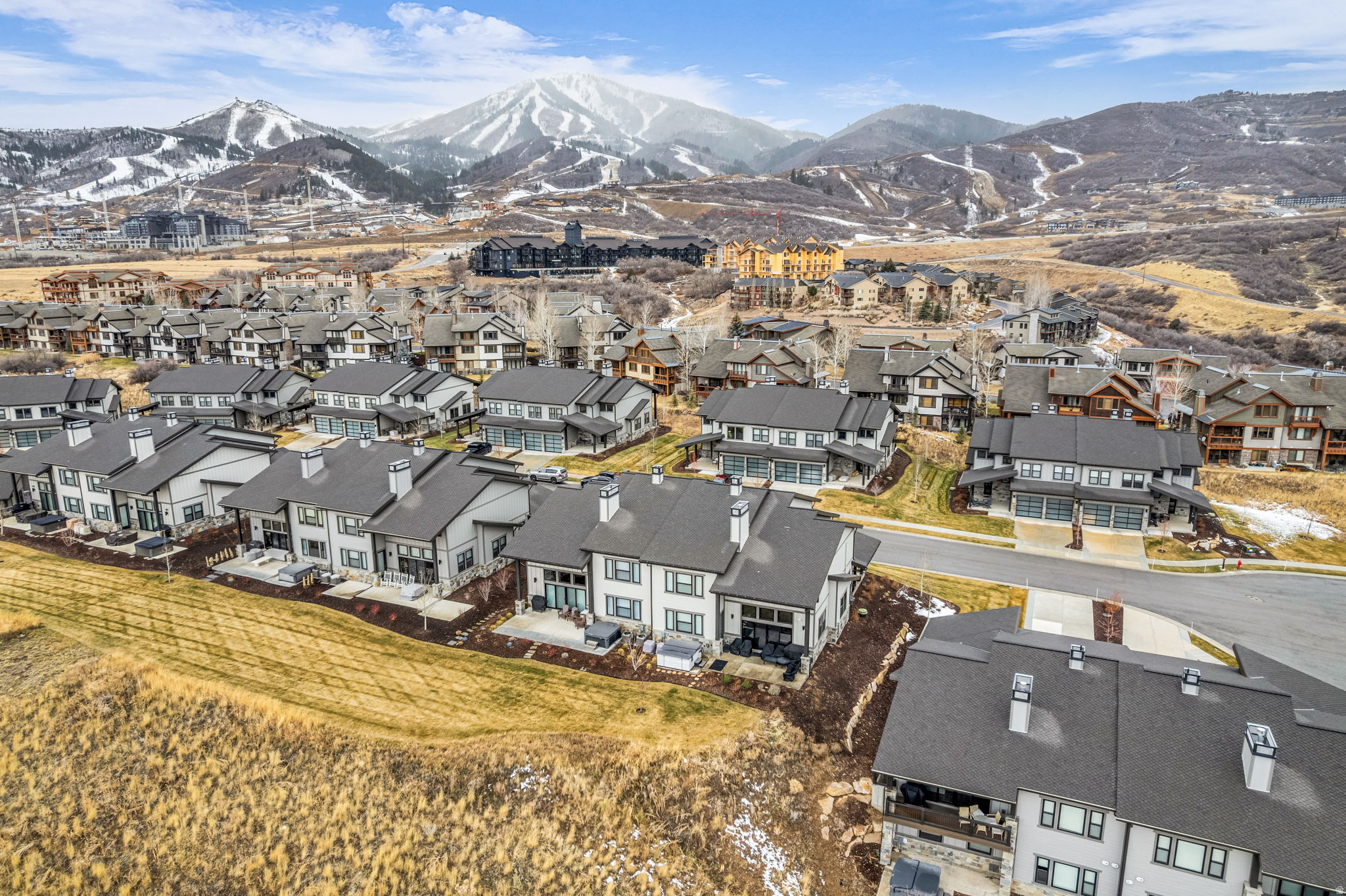 MAYFLOWER LAKESIDE - Residential