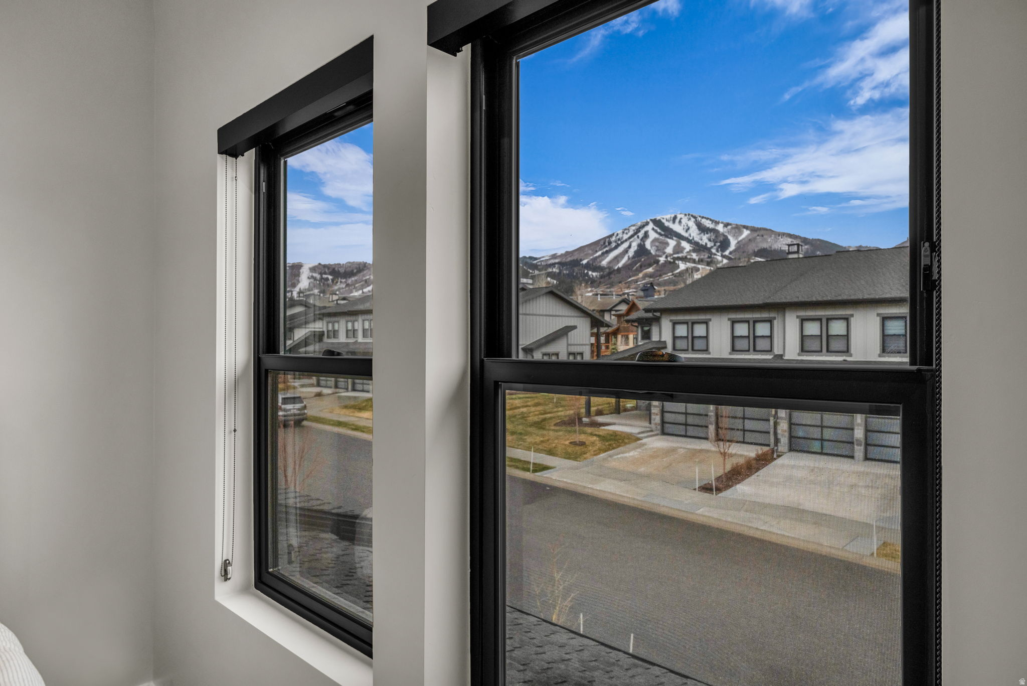 MAYFLOWER LAKESIDE - Residential