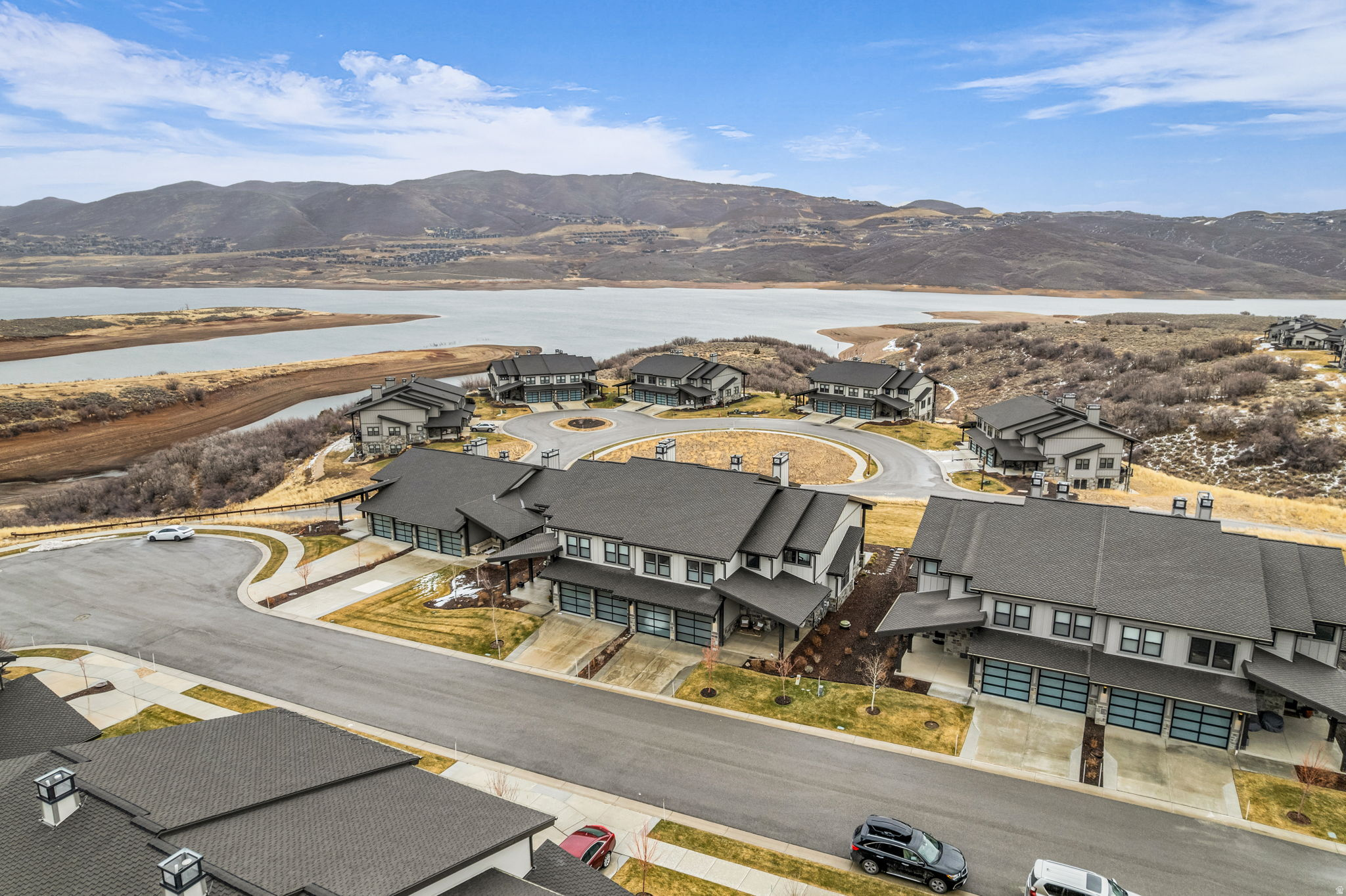 MAYFLOWER LAKESIDE - Residential