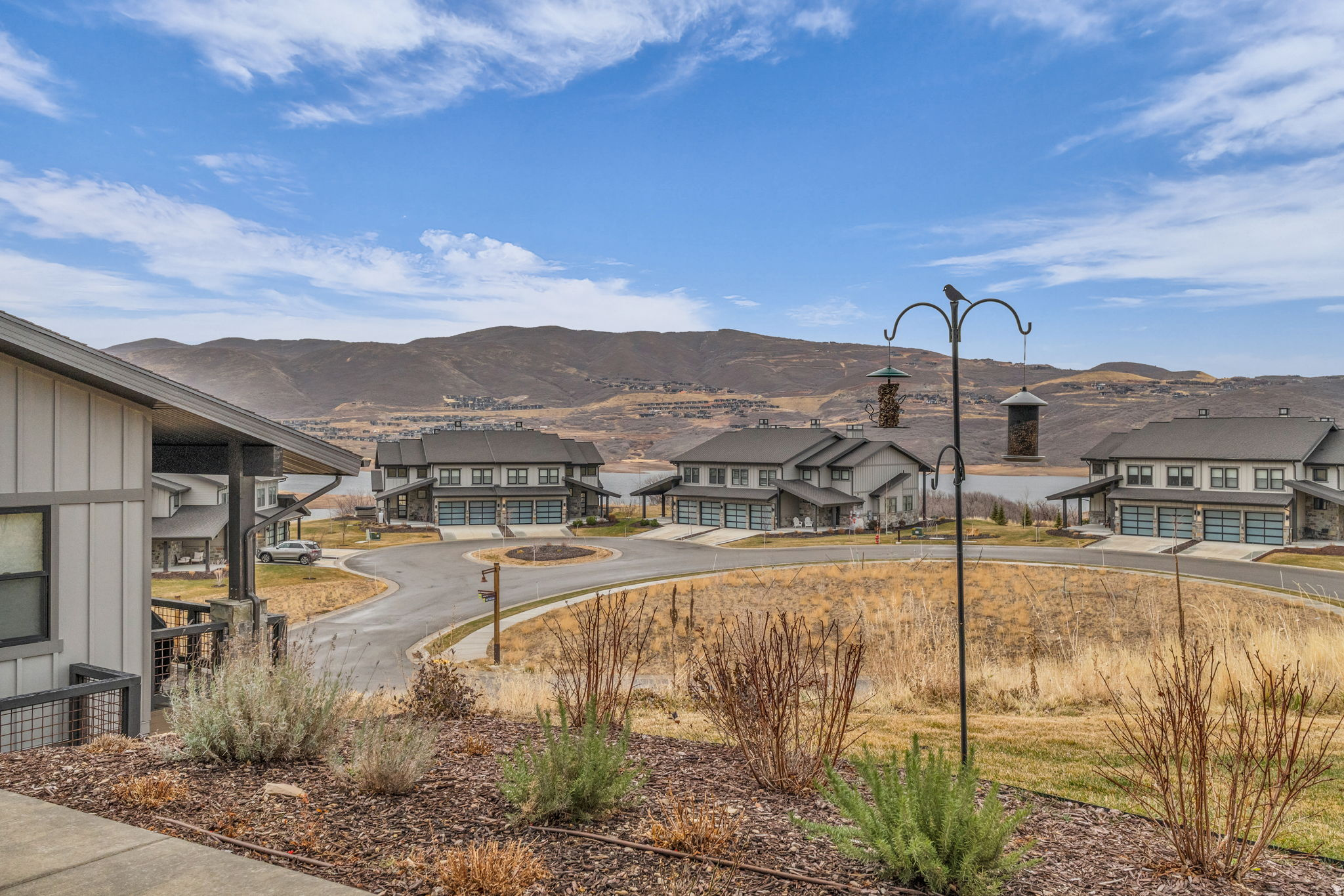 MAYFLOWER LAKESIDE - Residential