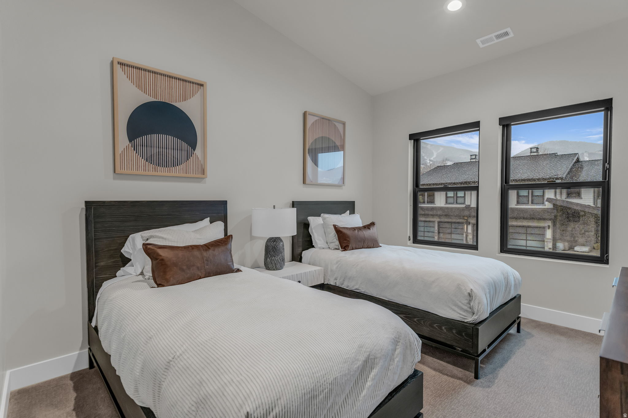 MAYFLOWER LAKESIDE - Residential