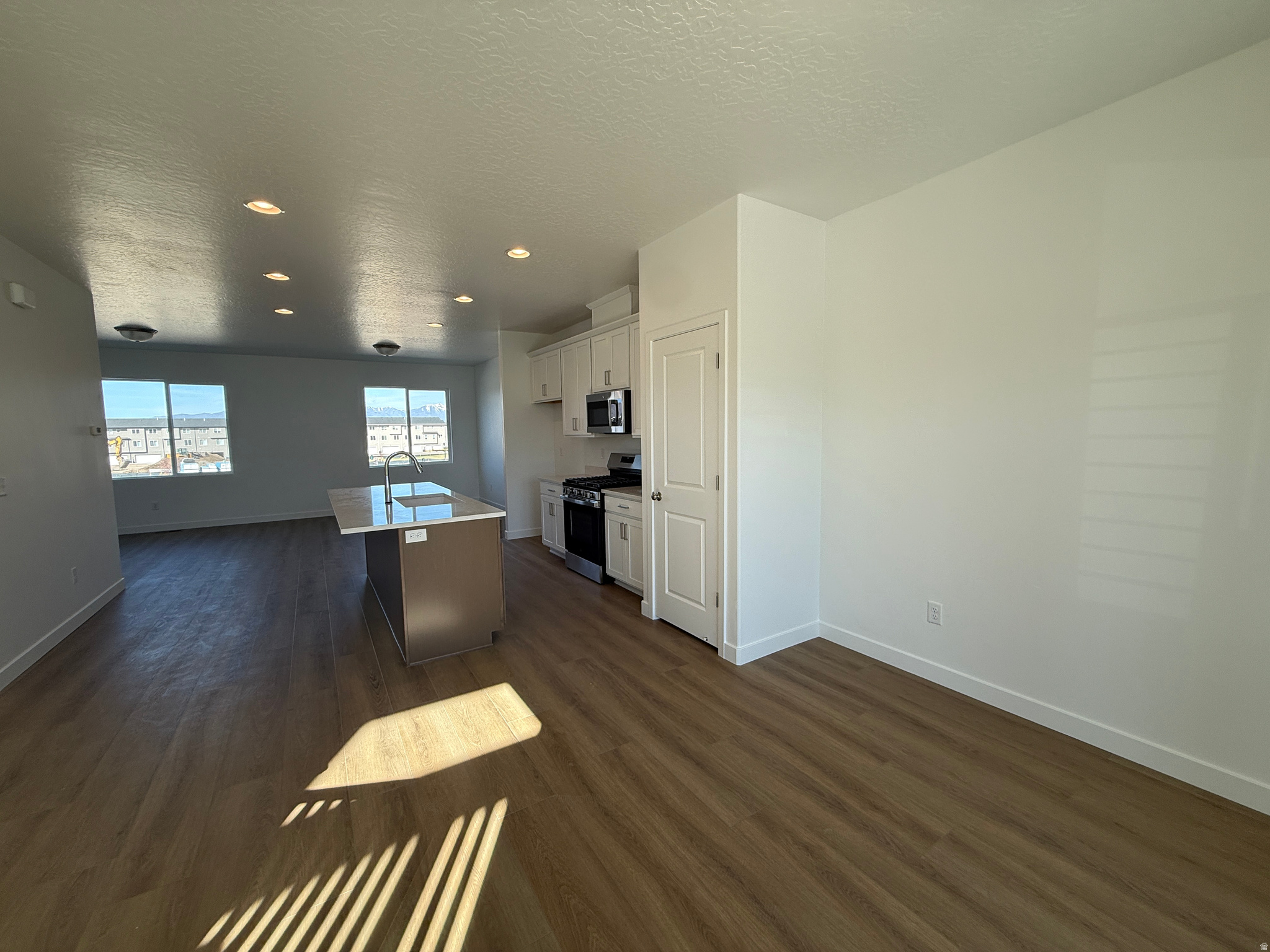 MEADOWBROOK - Residential