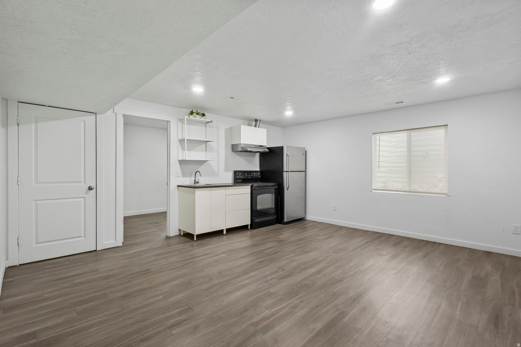 FOOTHILL VILLAGE - Residential