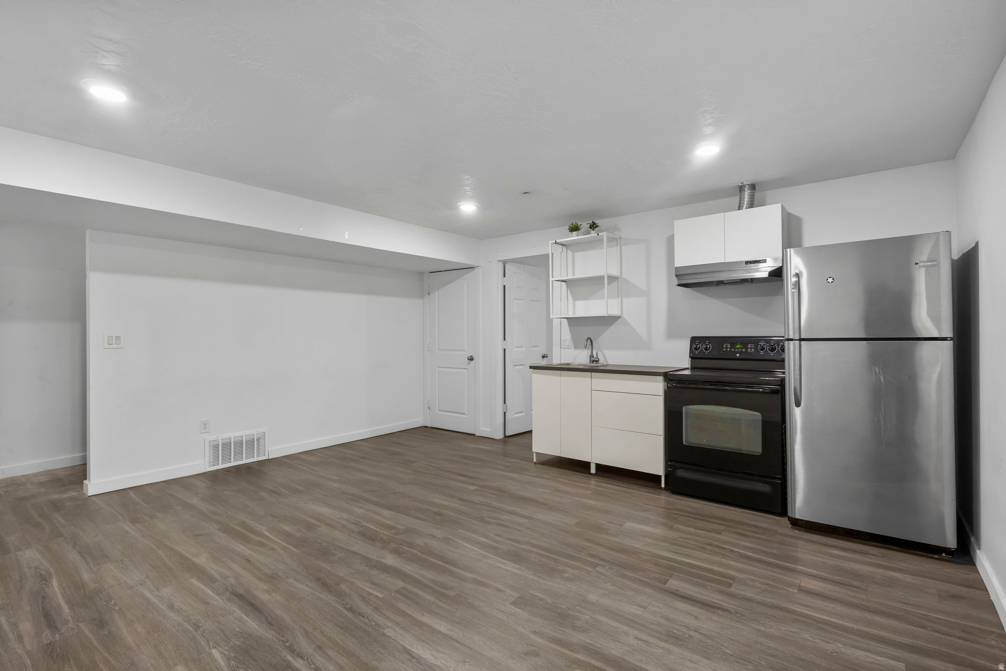 FOOTHILL VILLAGE - Residential