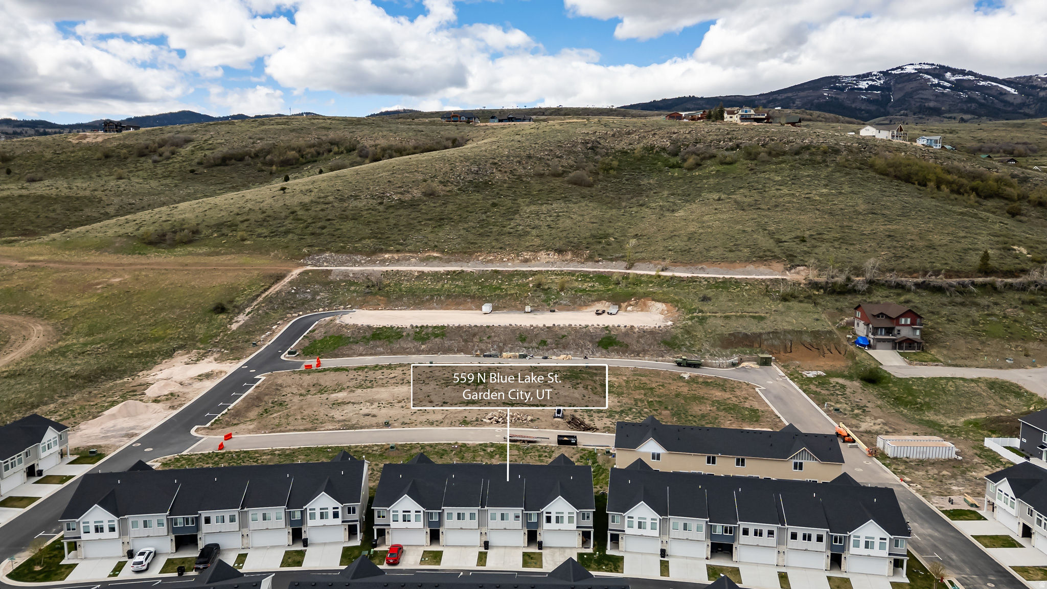 PARADISE PARKWAY - Residential