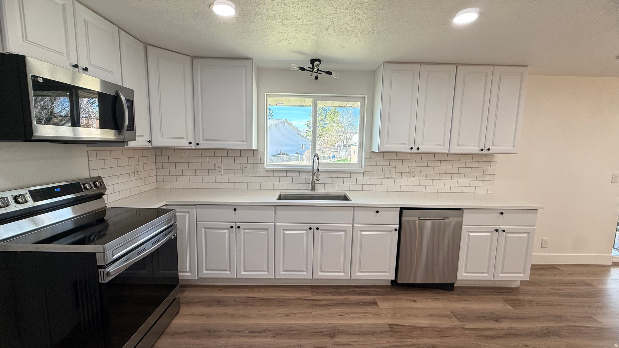 MOUNTAIN VIEW ESTATES #8 - Residential