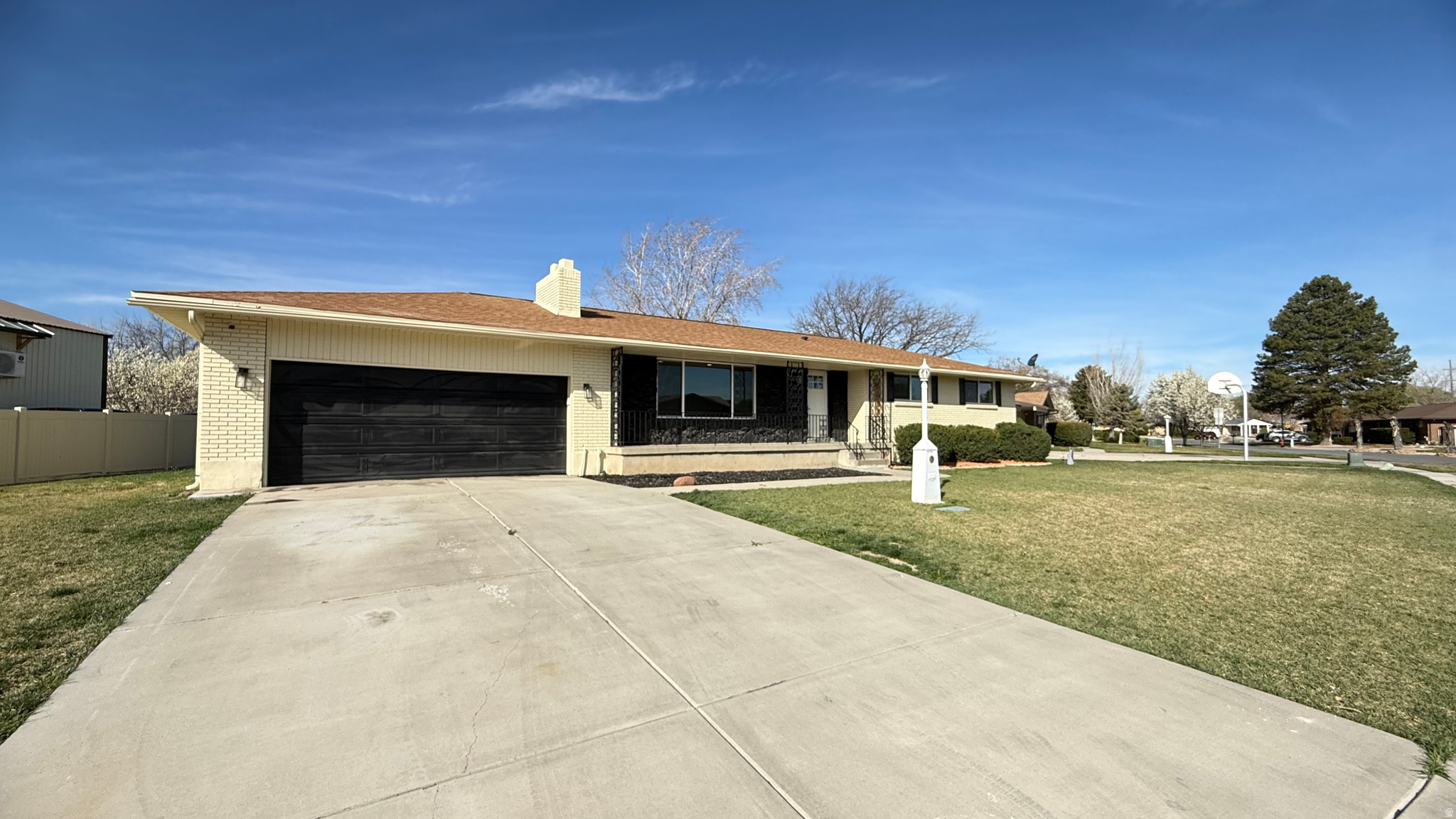 MOUNTAIN VIEW ESTATES #8 - Residential