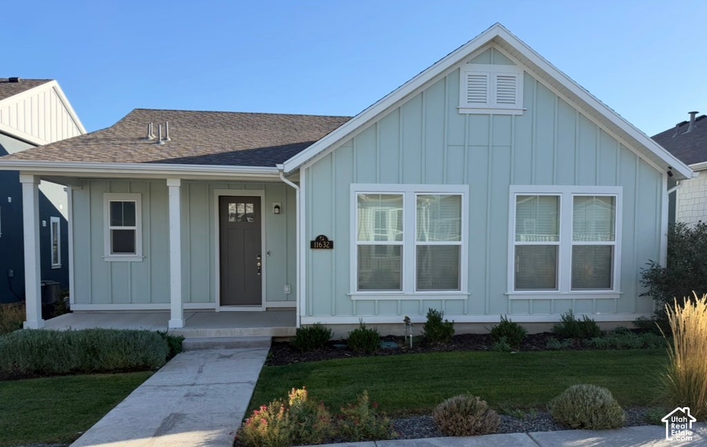 Photo of 11632 S KITTY HAWK RD W, South Jordan, UT 84009 (MLS # 2191021)