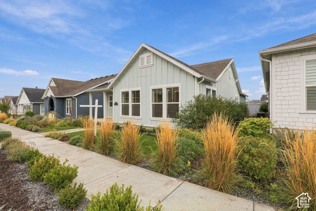 Photo of 11632 S KITTY HAWK RD W, South Jordan, UT 84009 (MLS # 2191021)
