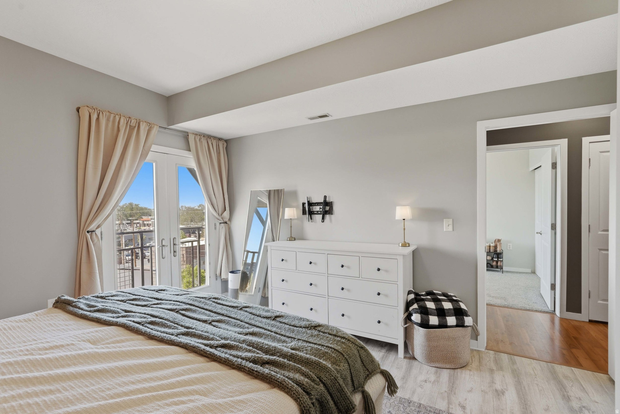 CENTRAL POINTE - Residential