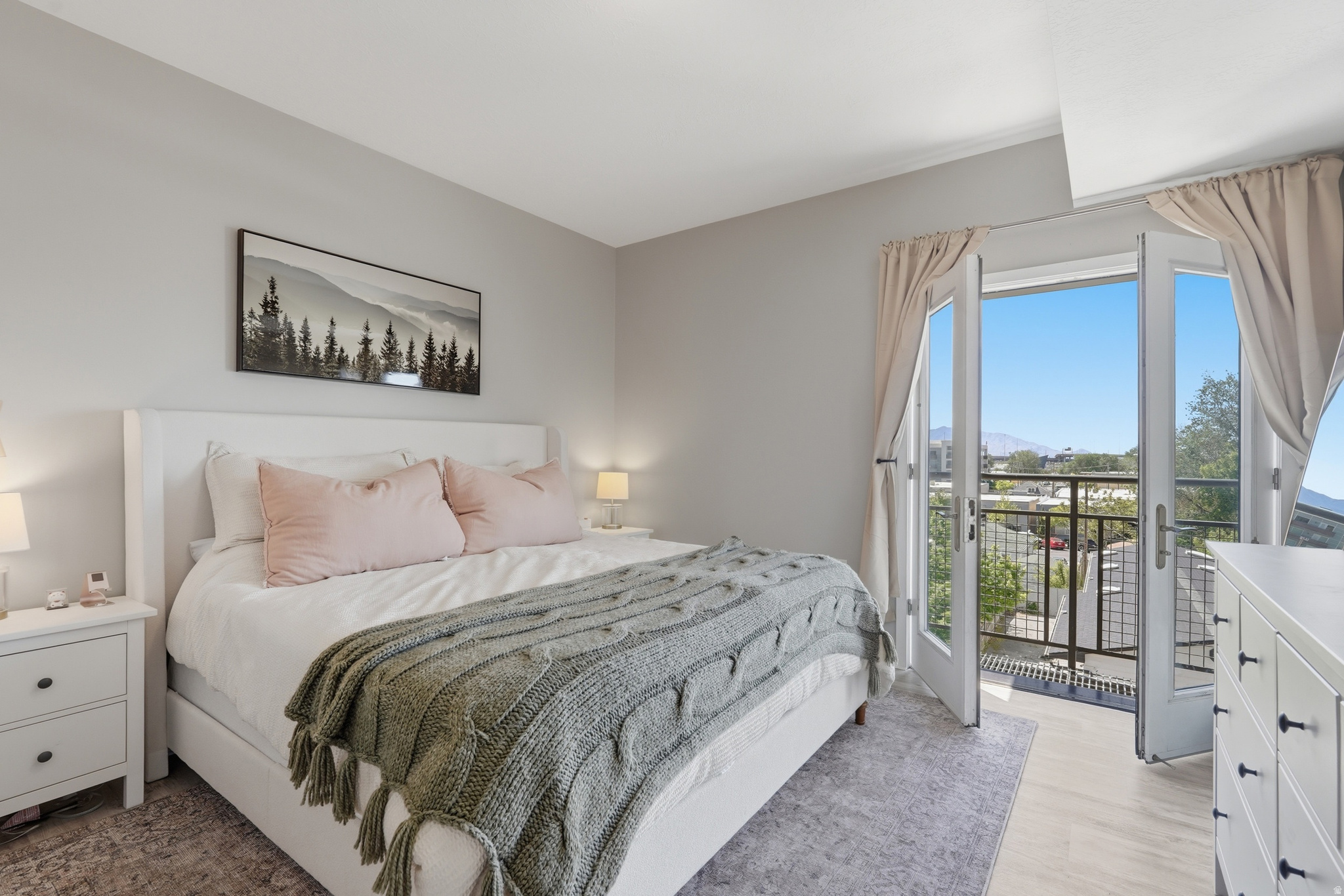 CENTRAL POINTE - Residential