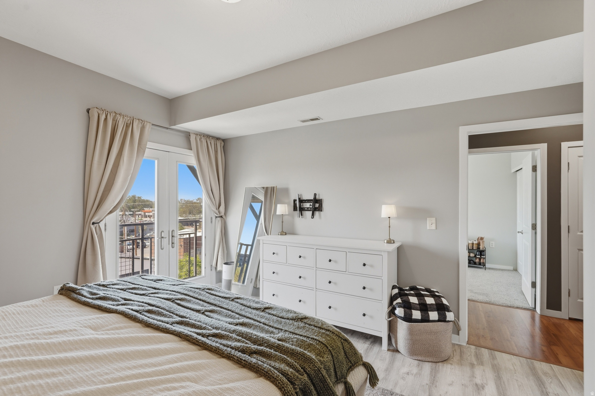 CENTRAL POINTE - Residential